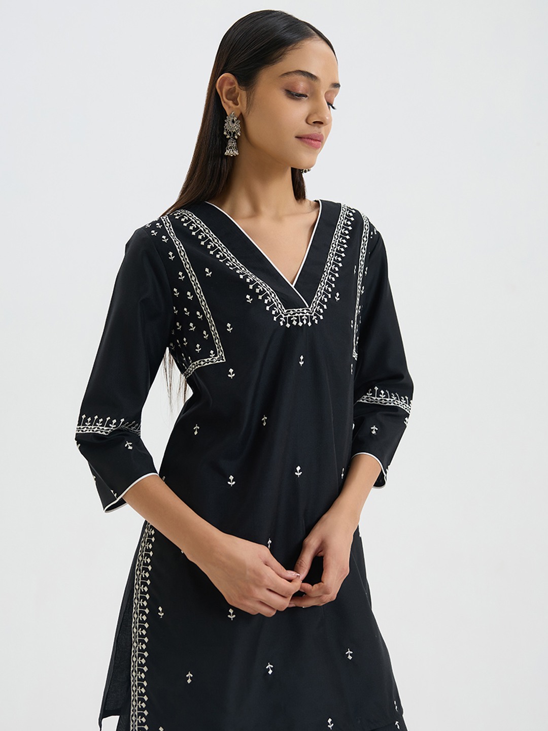 Black Embroidered Kurta