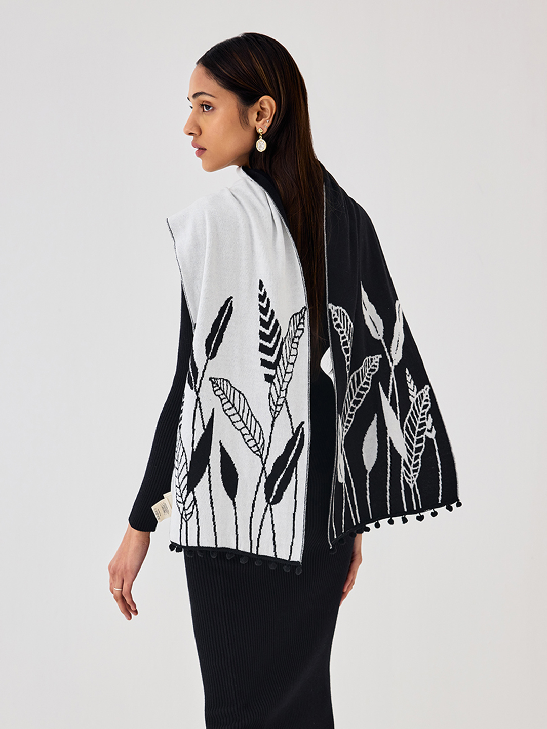 B&W Knitted Scarf