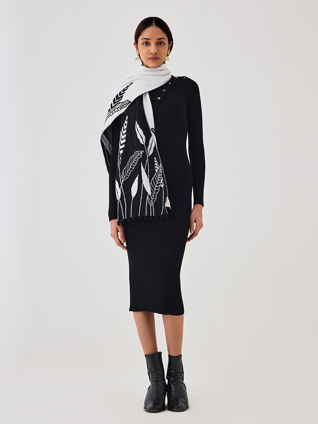 B&W Knitted Scarf