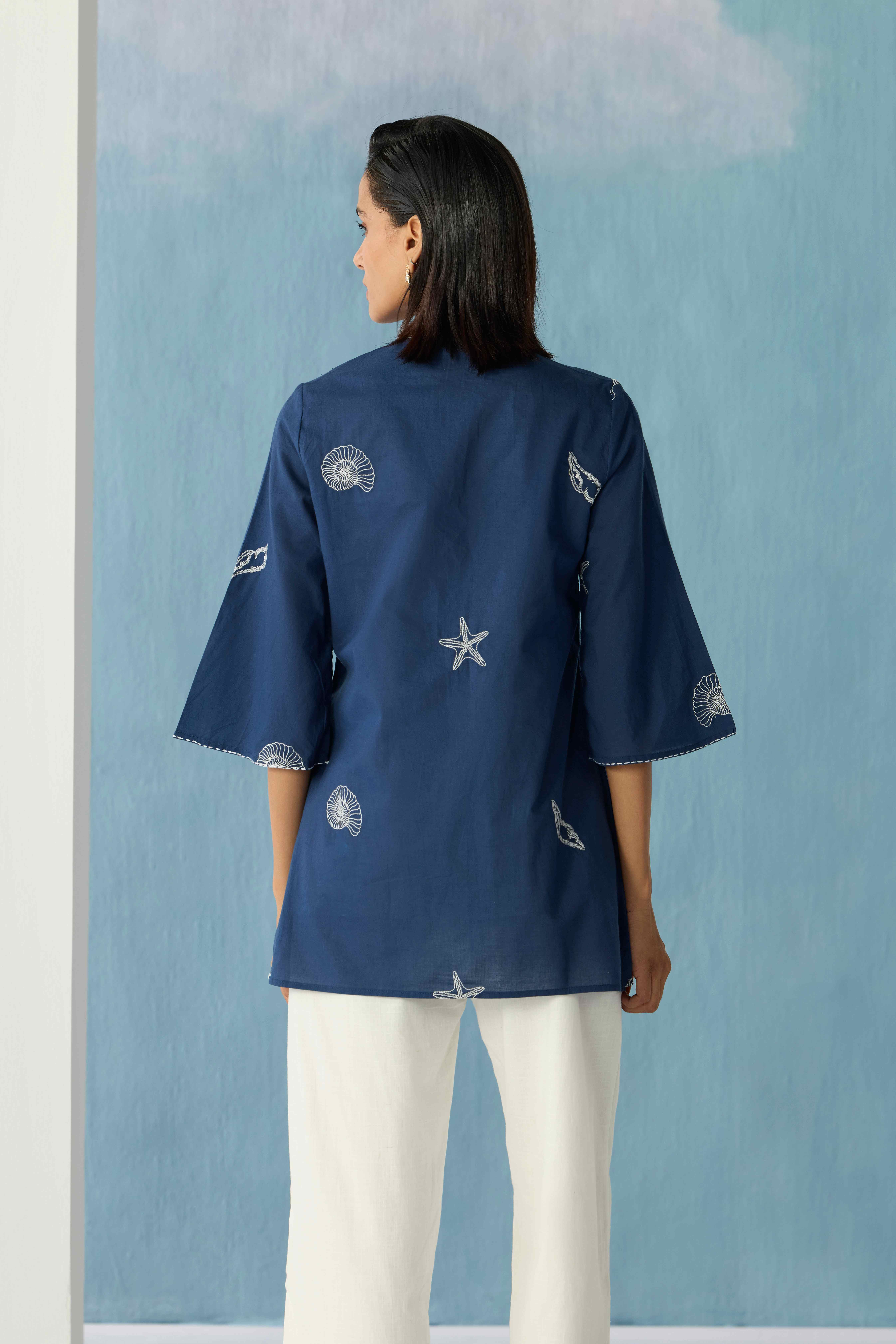 Sleeveless Seashells Motif Top