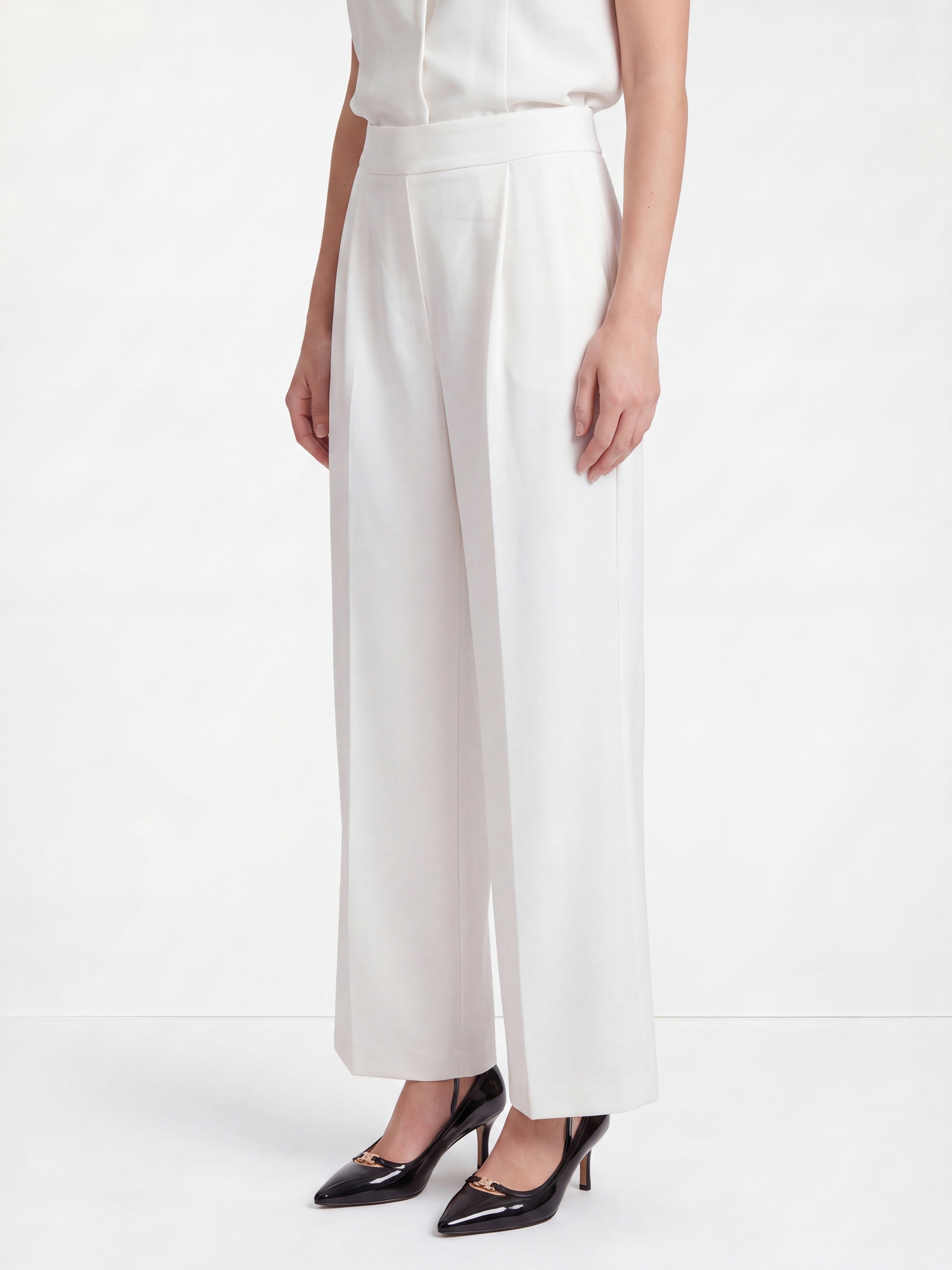Hana White Trouser