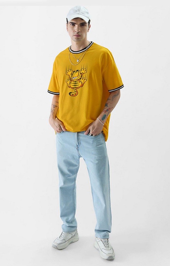 Men's Garfield: Clingy Yellow Printed Oversized T-Shirt