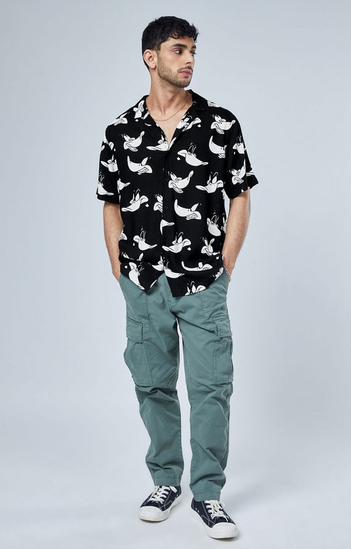 Men's Daffy Duck: Go Hawaii Black Printed Casual Shirt