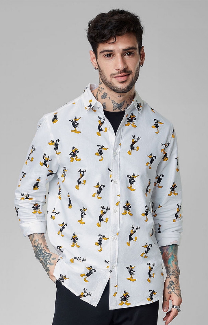 Men's Daffy Duck White Printed Casual Shirt