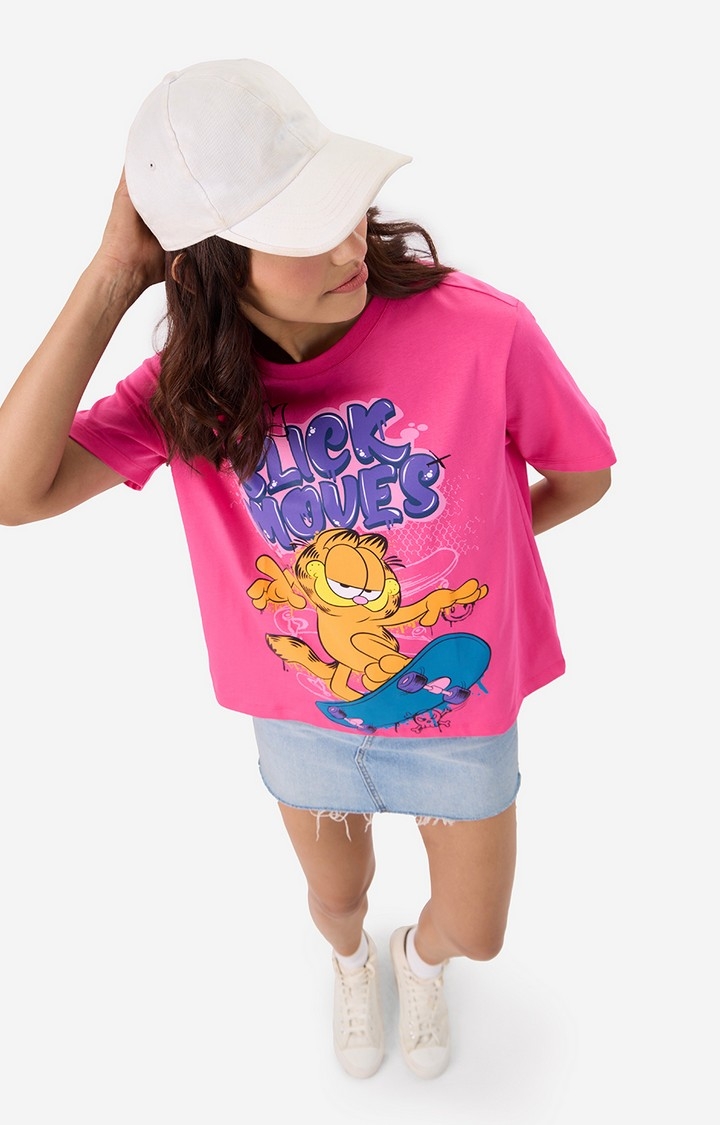 Women's Garfield: Slick Moves Women's Relaxed Fit T-Shirt