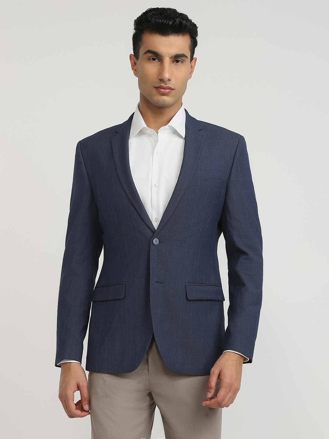 Mens Super Slim Fit Solid Pattern Polyester Blend Notch Lapel Full Sleeve Formal Jacket