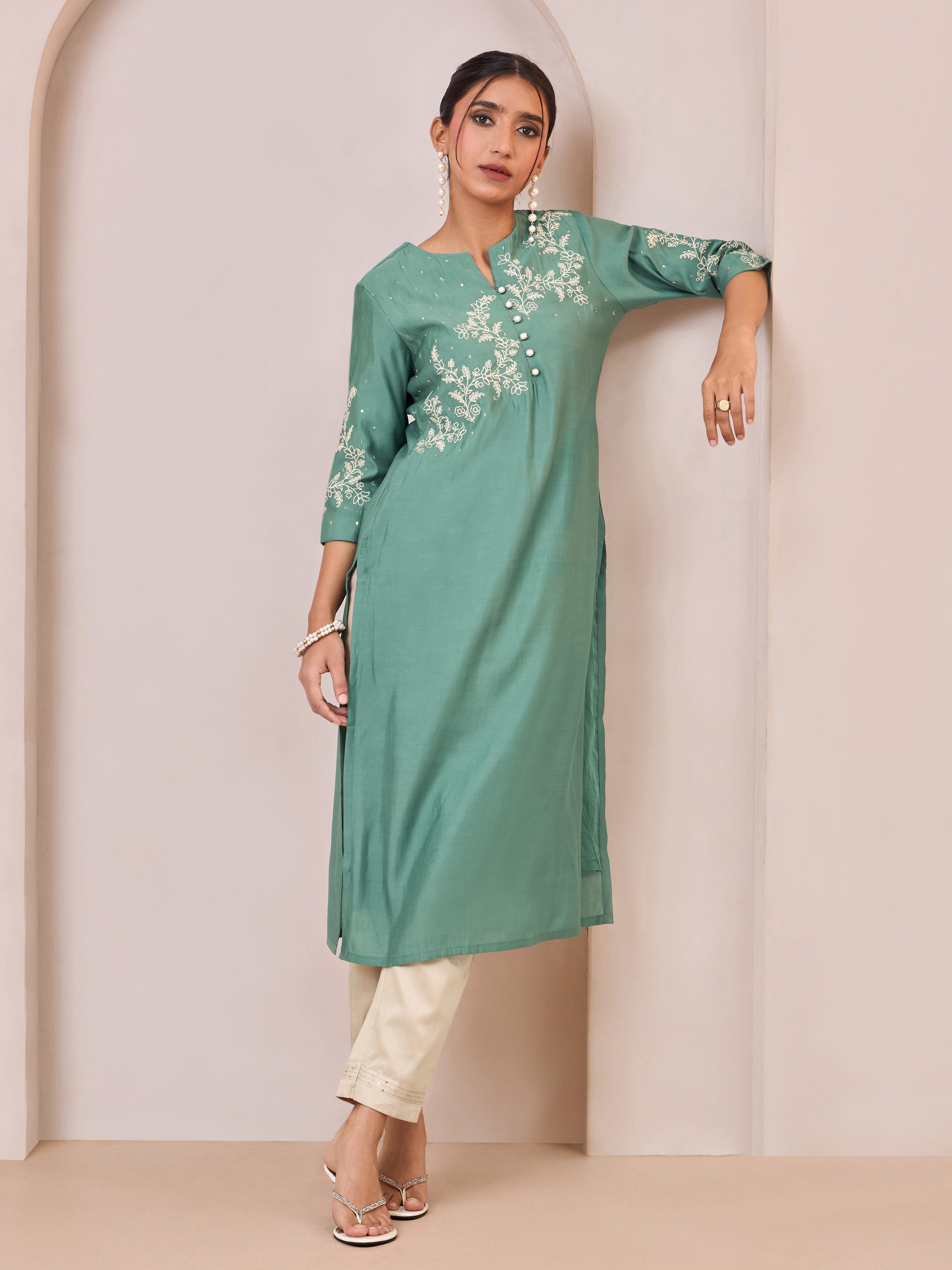 og luxury indias strongest woody intense extrait de parfum f | Grouponova -  Join the Group Buy Revolution - Together We Shop \u0026 Save, image size:2700x3600