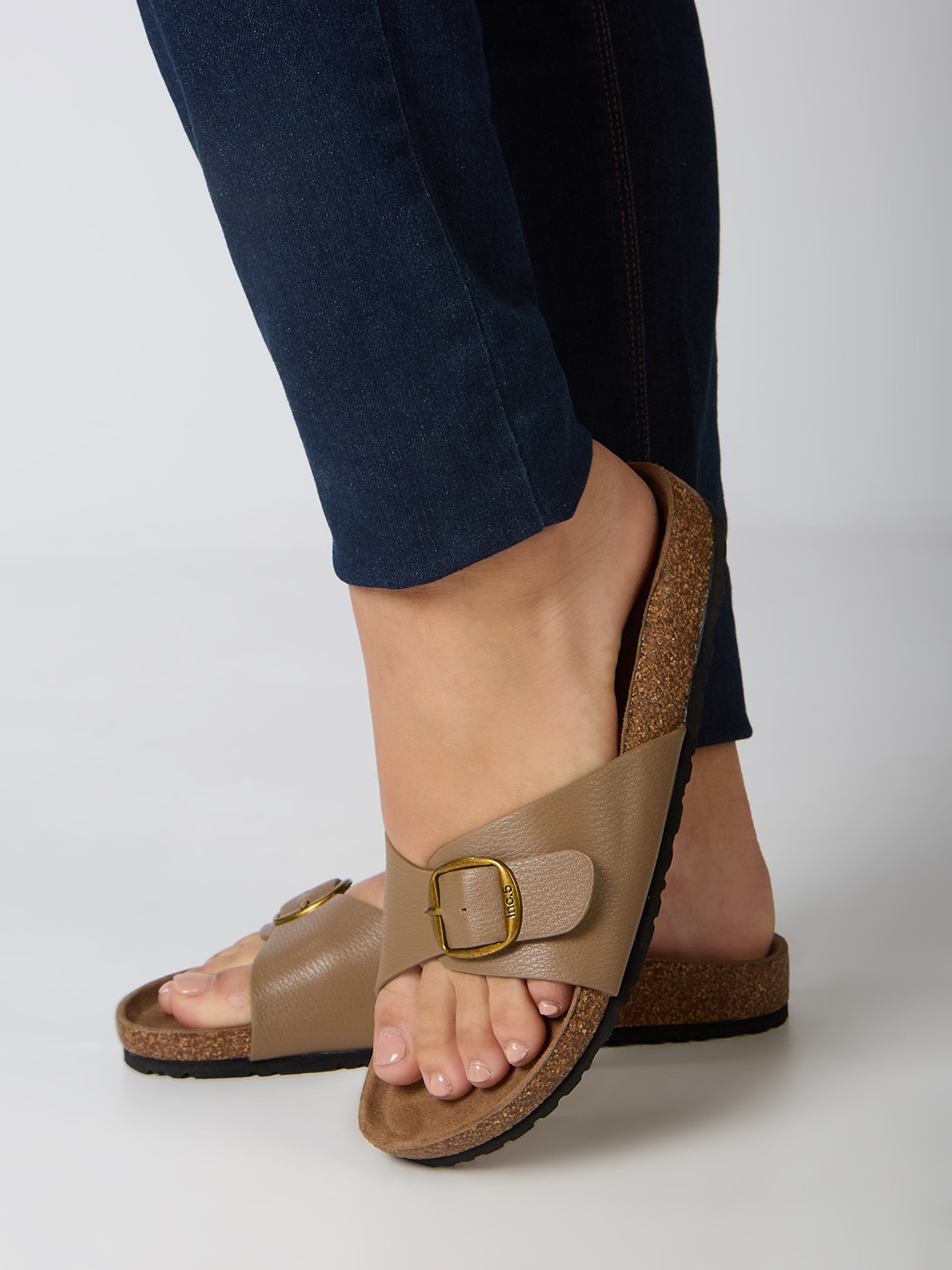 Womens Beige Casual Solid Pattern Open Toe Flat Slip-On Sandals