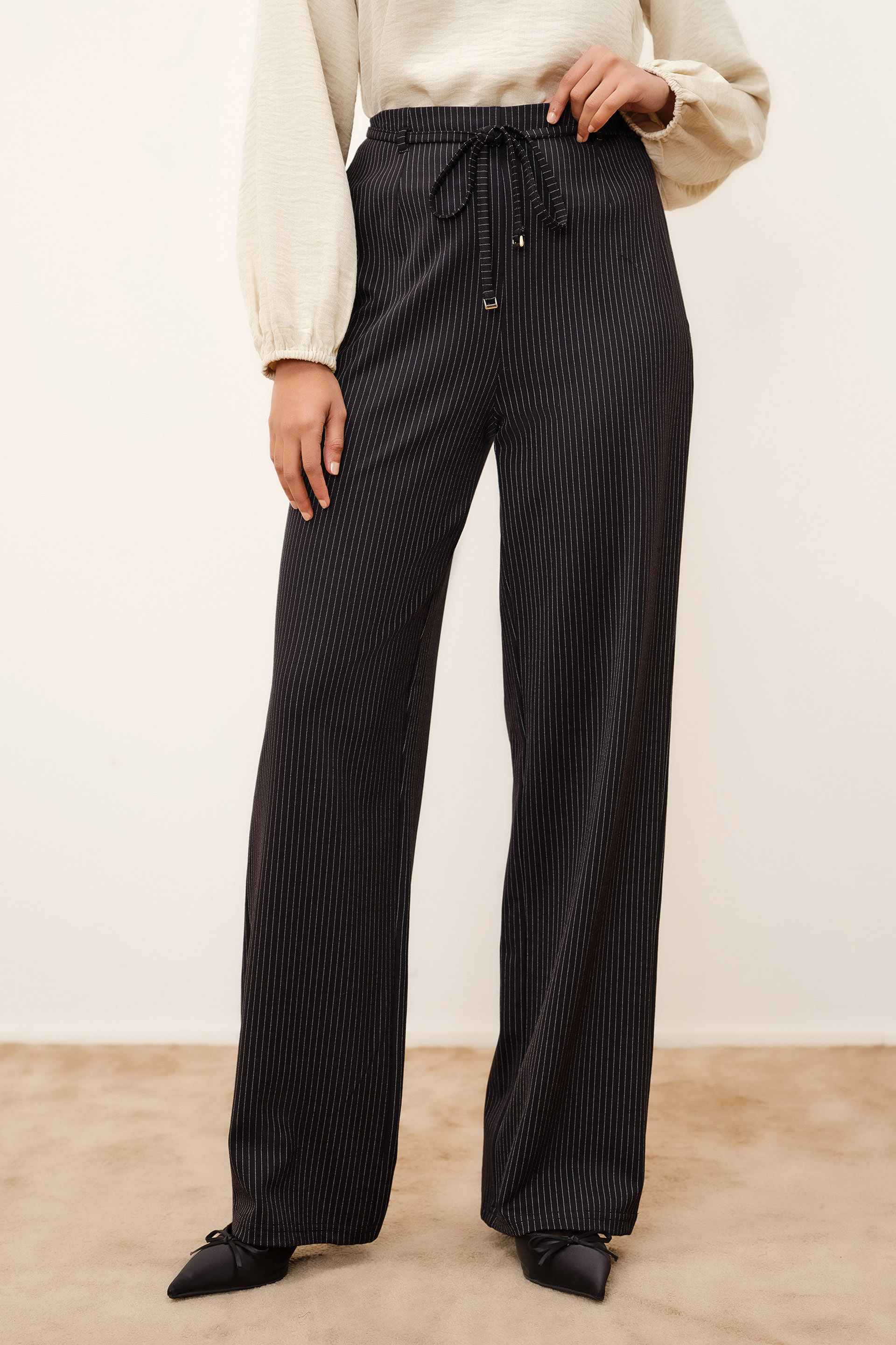 Women Regular Viscose Rayon Solid Black Trousers
