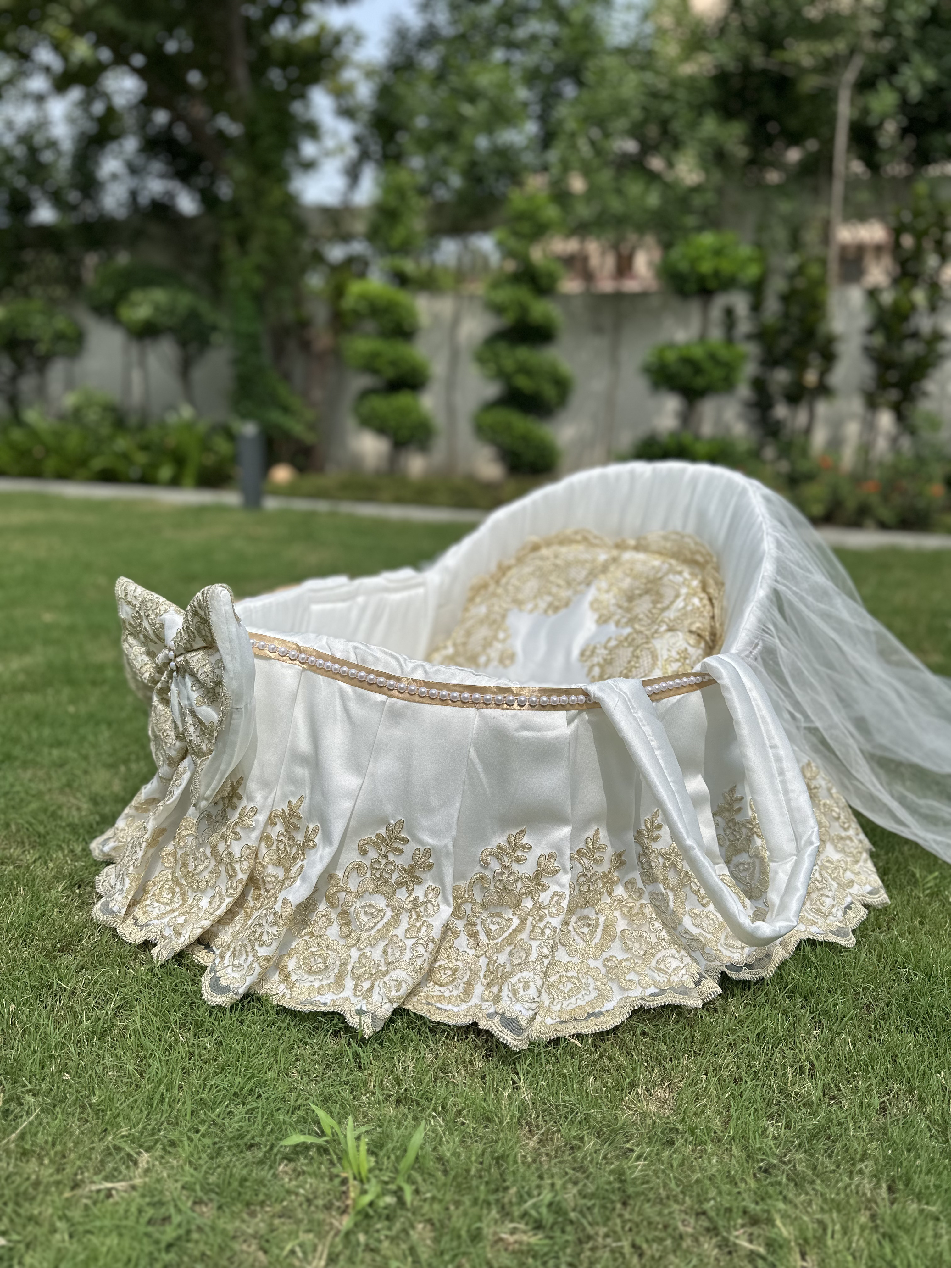 Champagne Charm Cocoon Imperial Nest