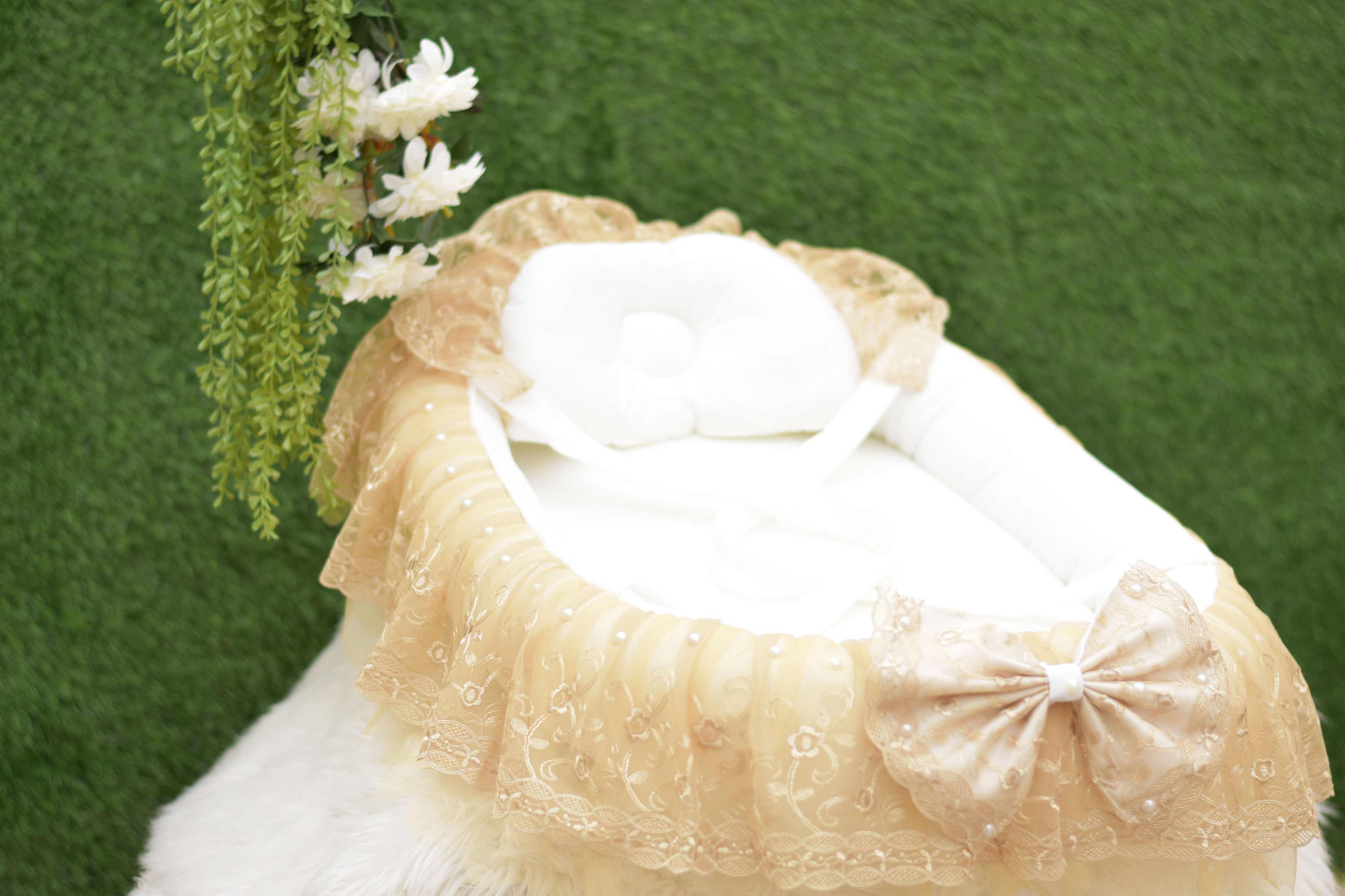 Hazelnut Den Classic Baby Nest