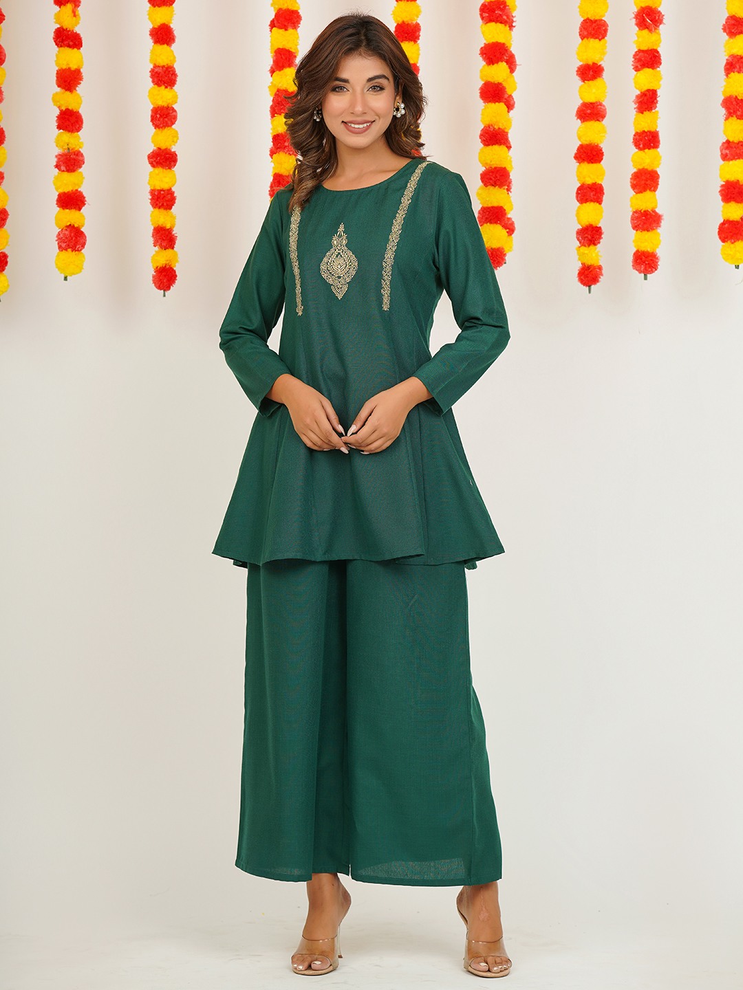 Blended cotton yoke embroidered green cord-set