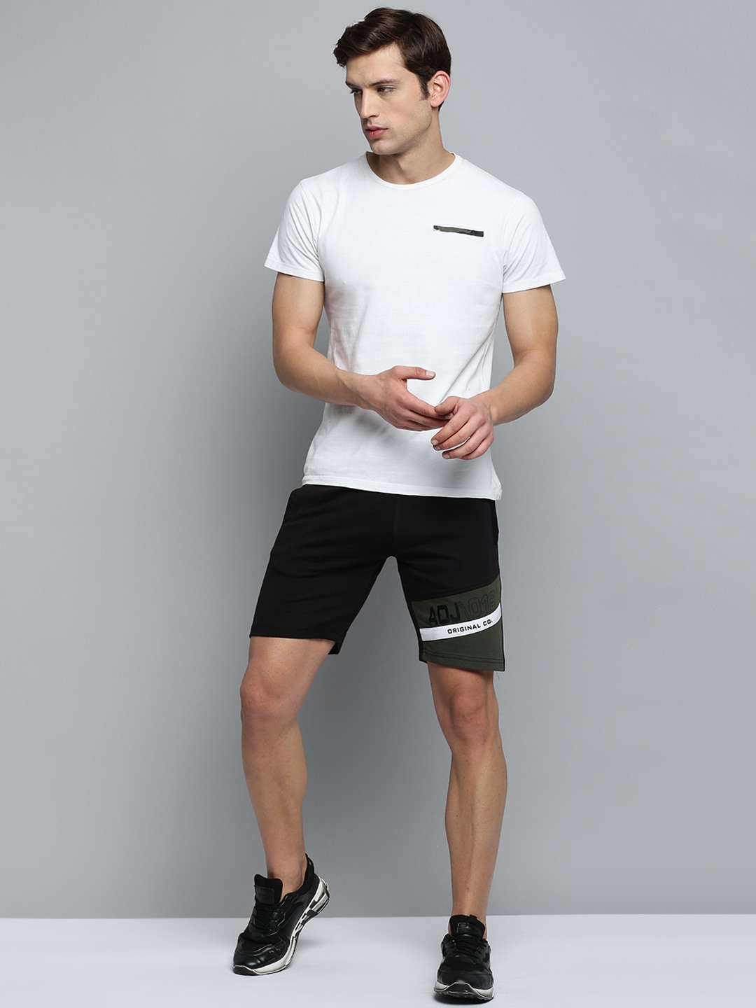 SHOWOFF Men's Knee Length Colourblocked Black Mid-Rise Sports Shorts