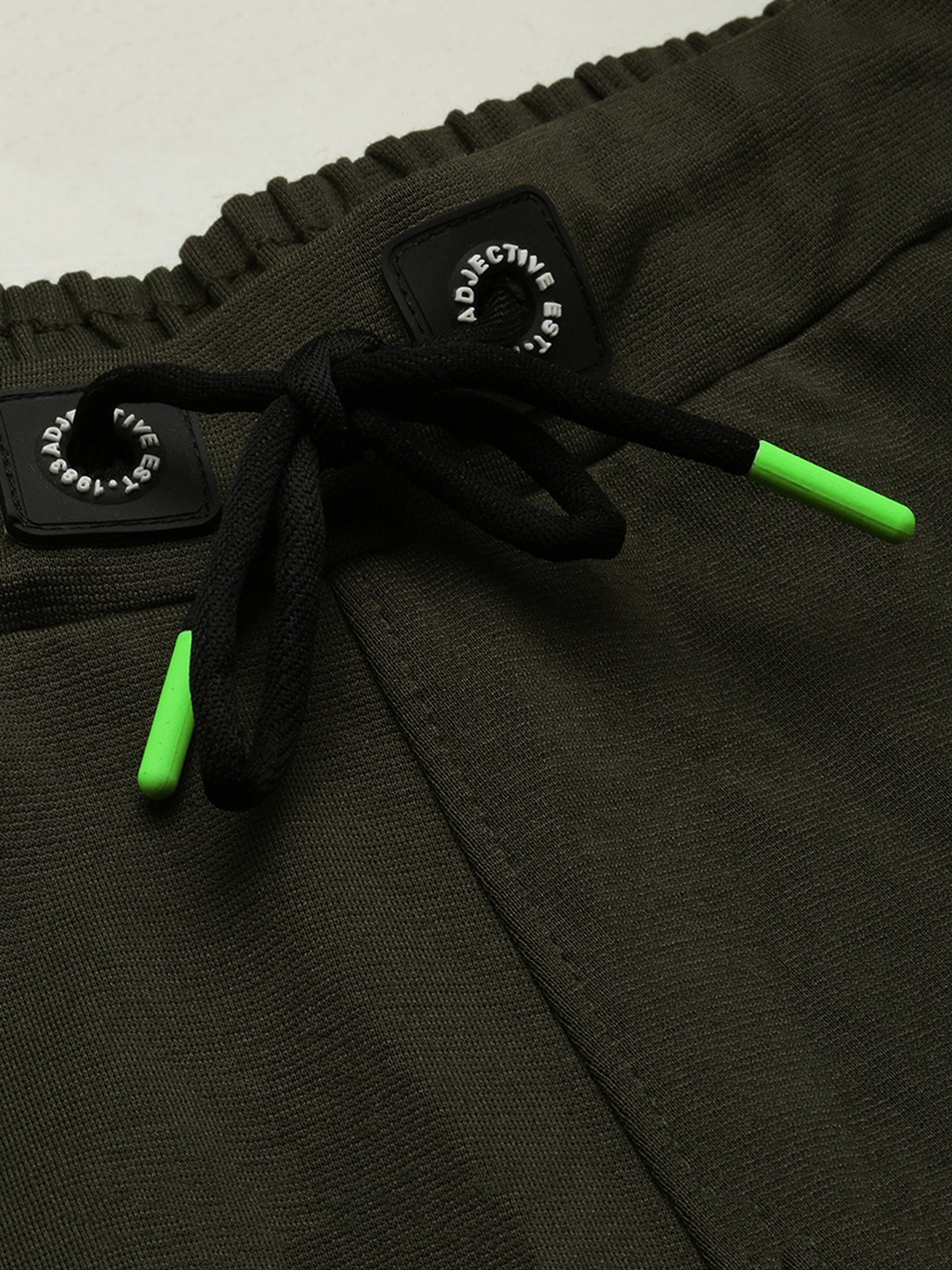 SHOWOFF Men's Knee Length Solid Olive Mid-Rise Sports Shorts