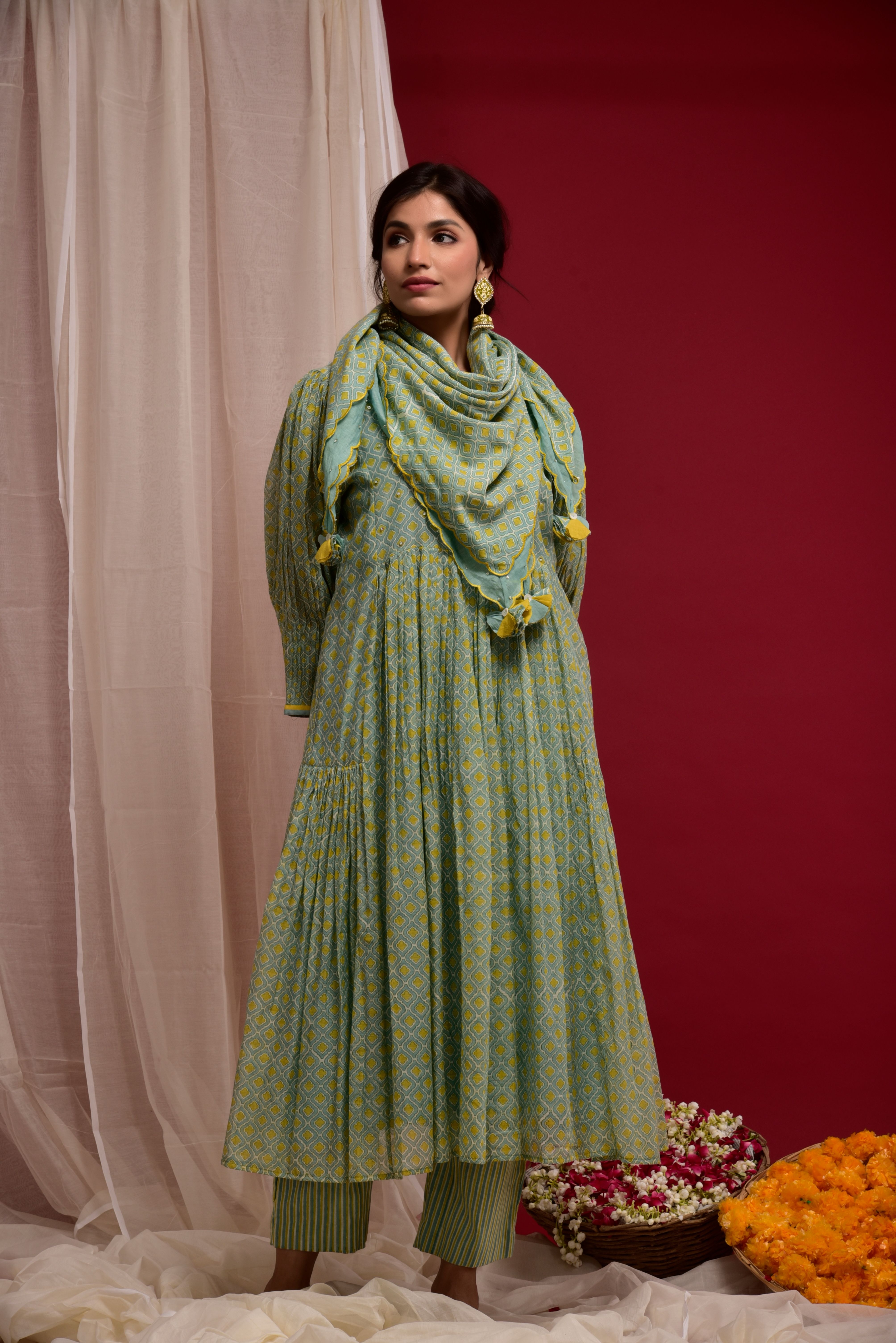 KAARAH BY KAAVYA | Block printed chanderi kurta with pin tucked sleeves and machine embroidered stoll undefined