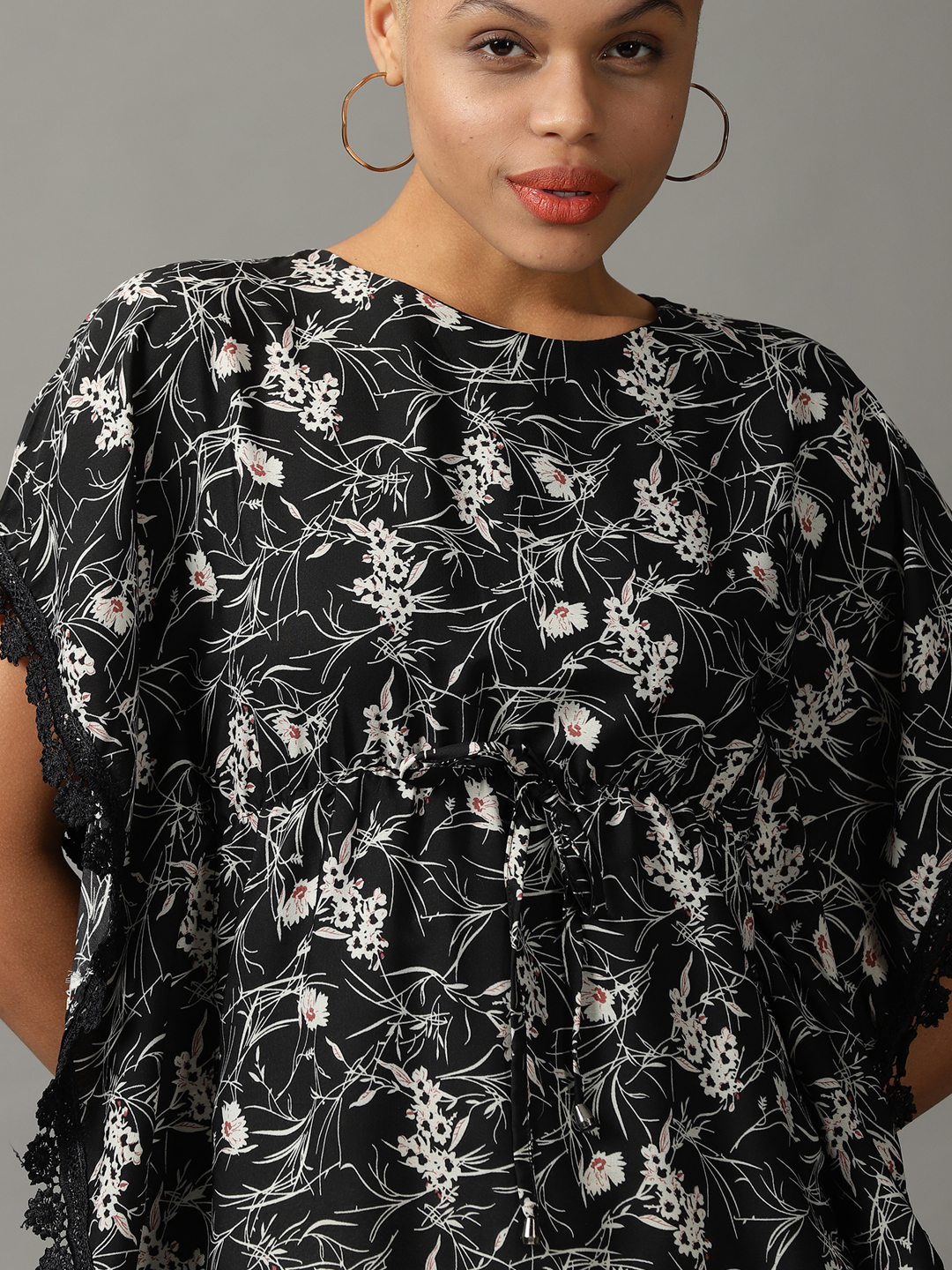 SHOWOFF Women Black Printed Round Neck Short Sleeves Regular Kaftan Top