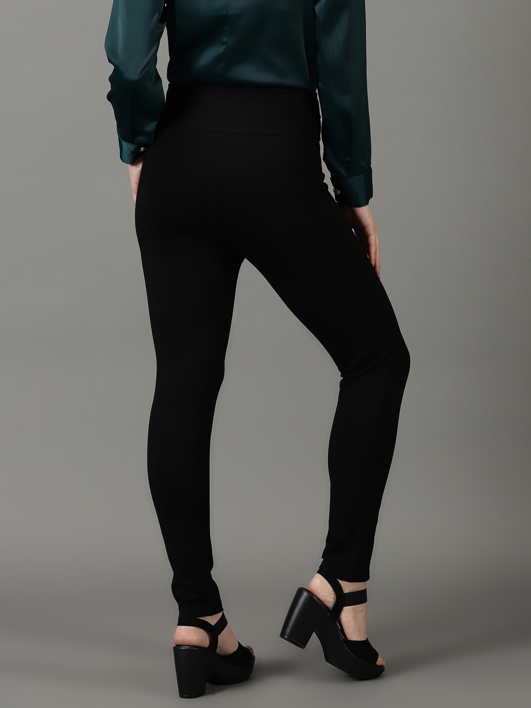 SHOWOFF Women's Solid Slim Fit Black Jegging