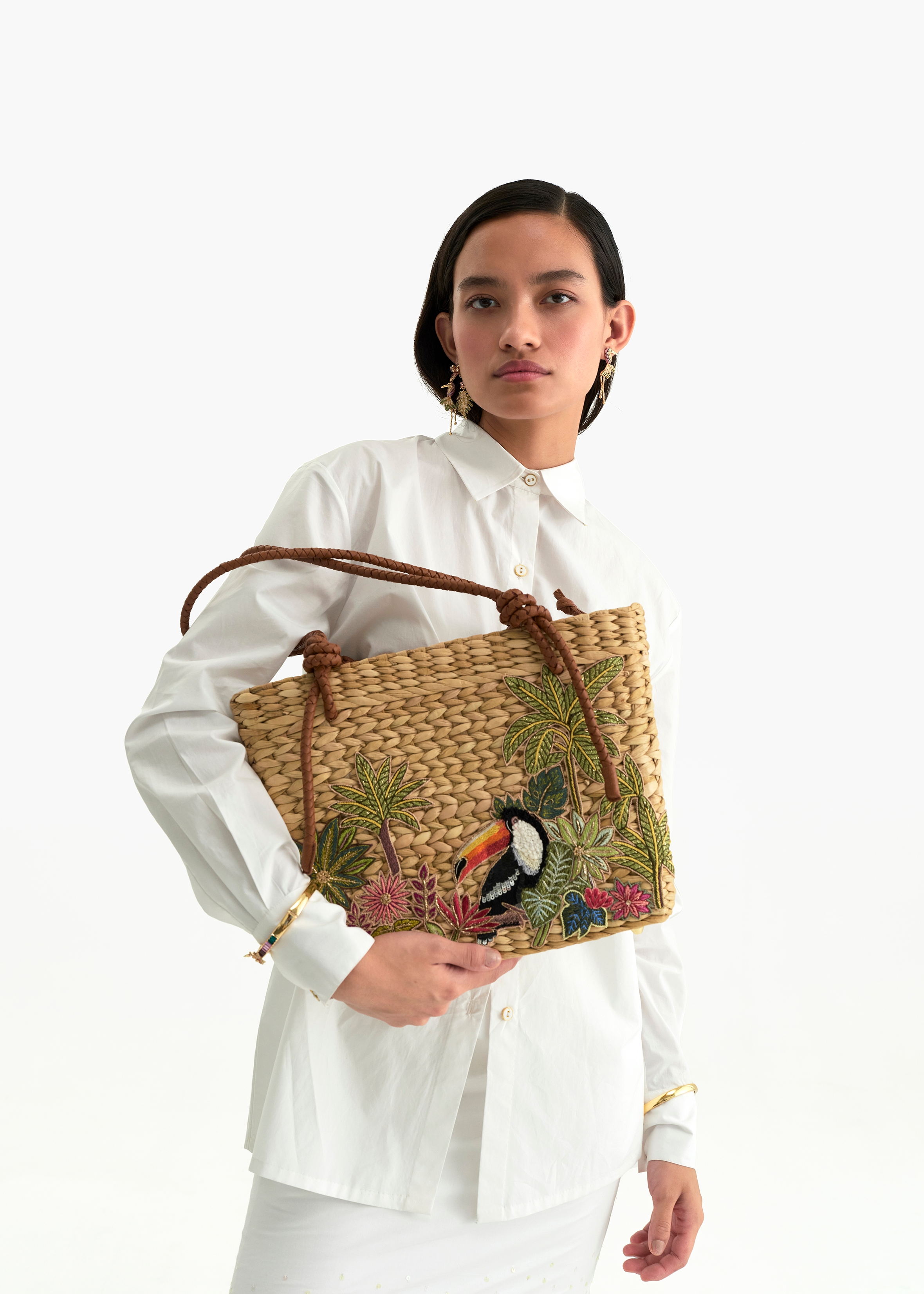 Kauna Grass Tote Bag with Wooden Handle