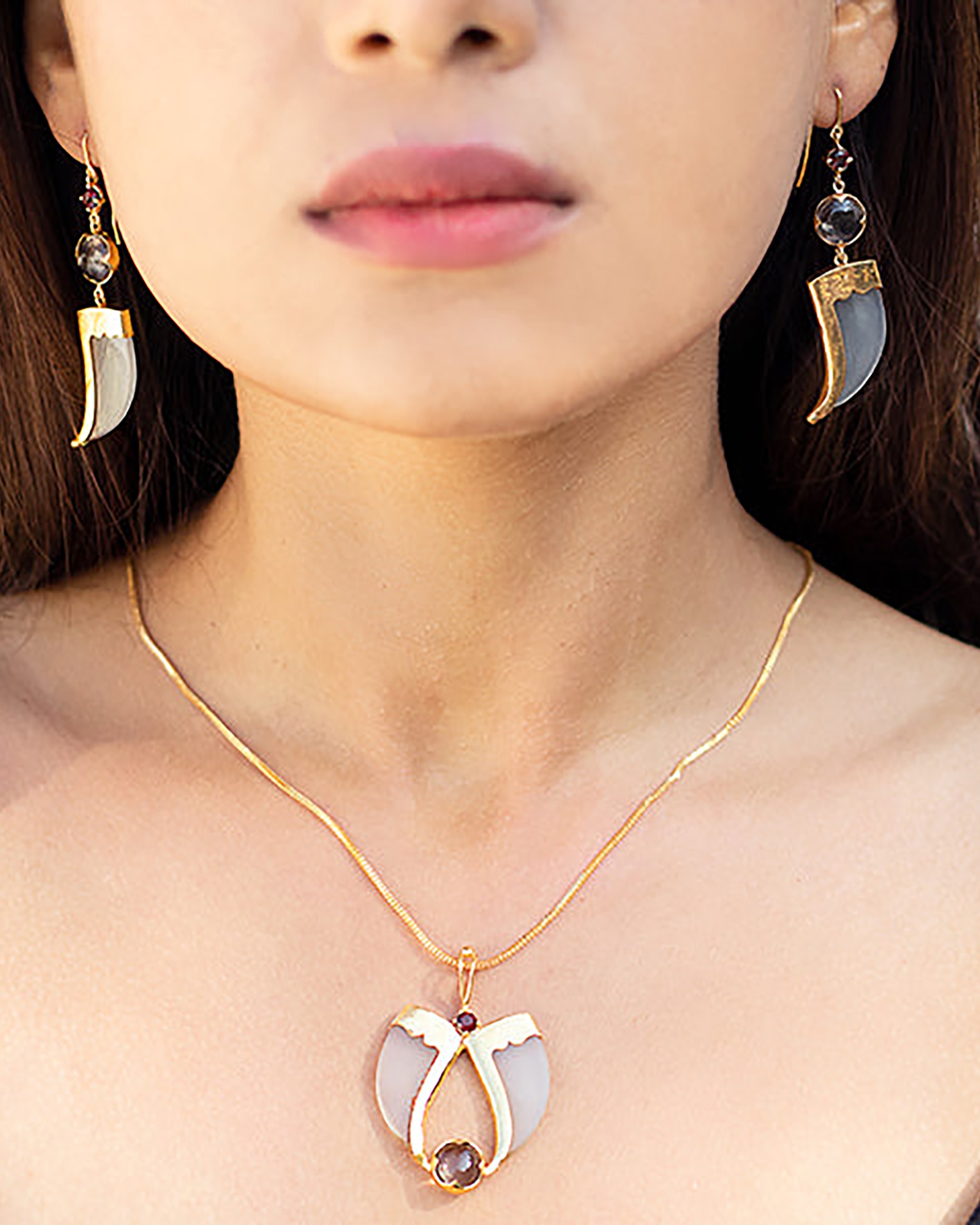 Avani Gold Faux Tiger Claw Red Lens Pendant