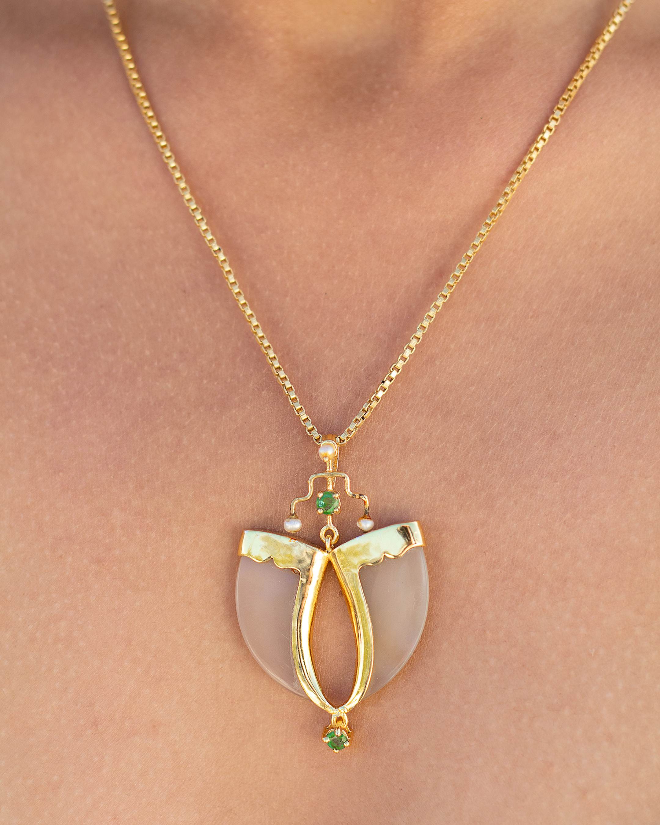 Avanigold Faux Tiger Claw Green Royal Pendant