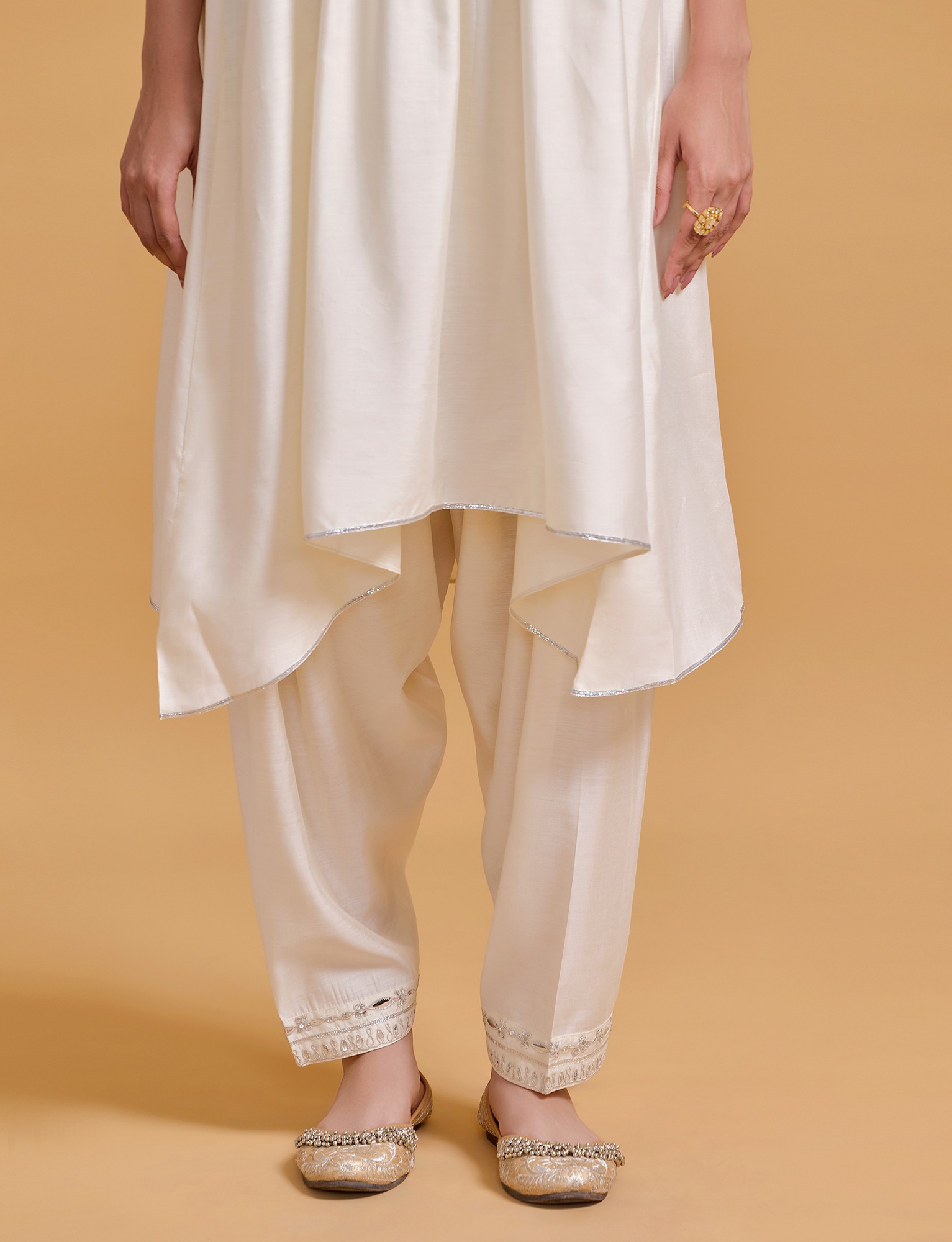 Zeenat Offwhite Kurta Salwar Set