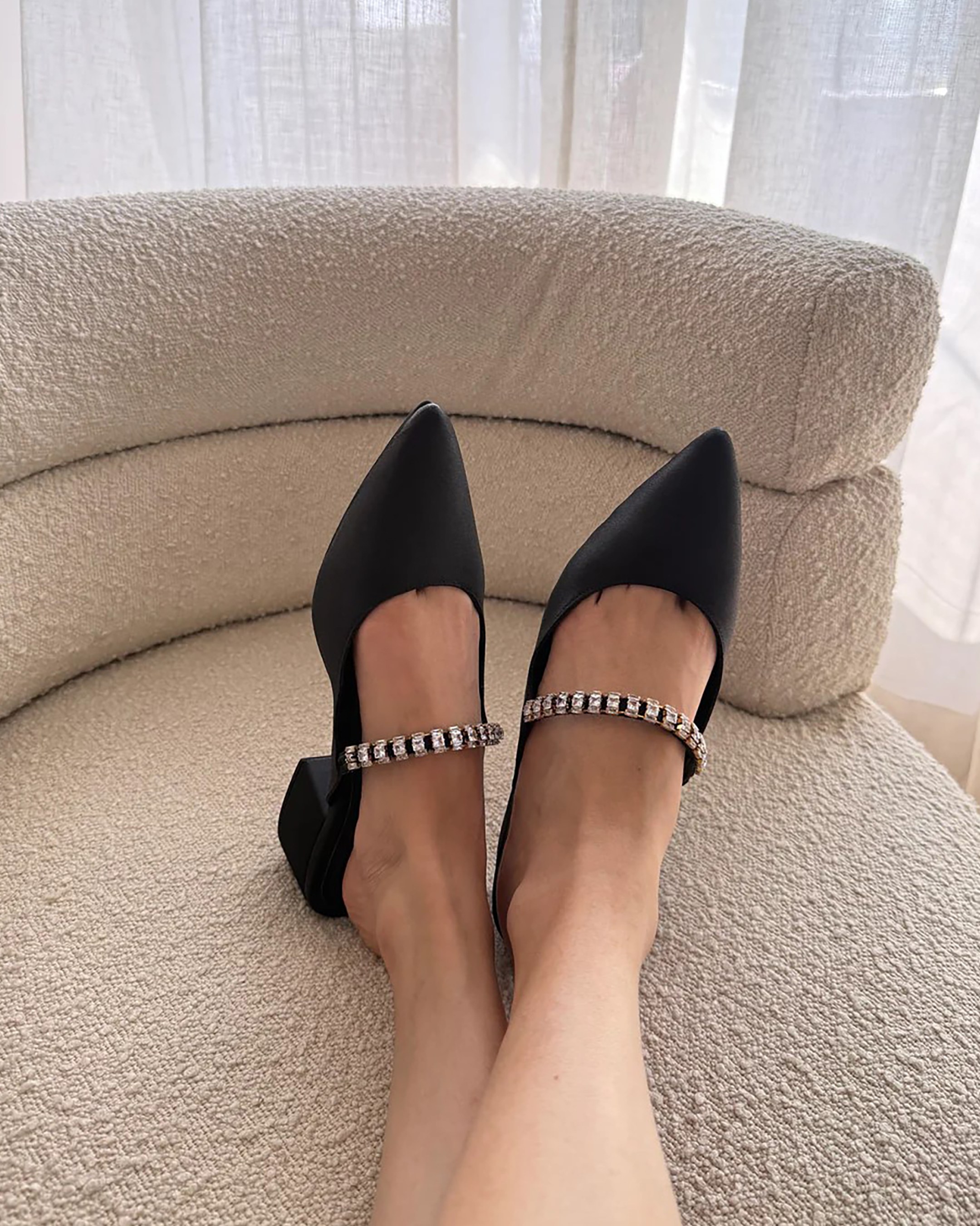 One in A Million Pointed Pumps
