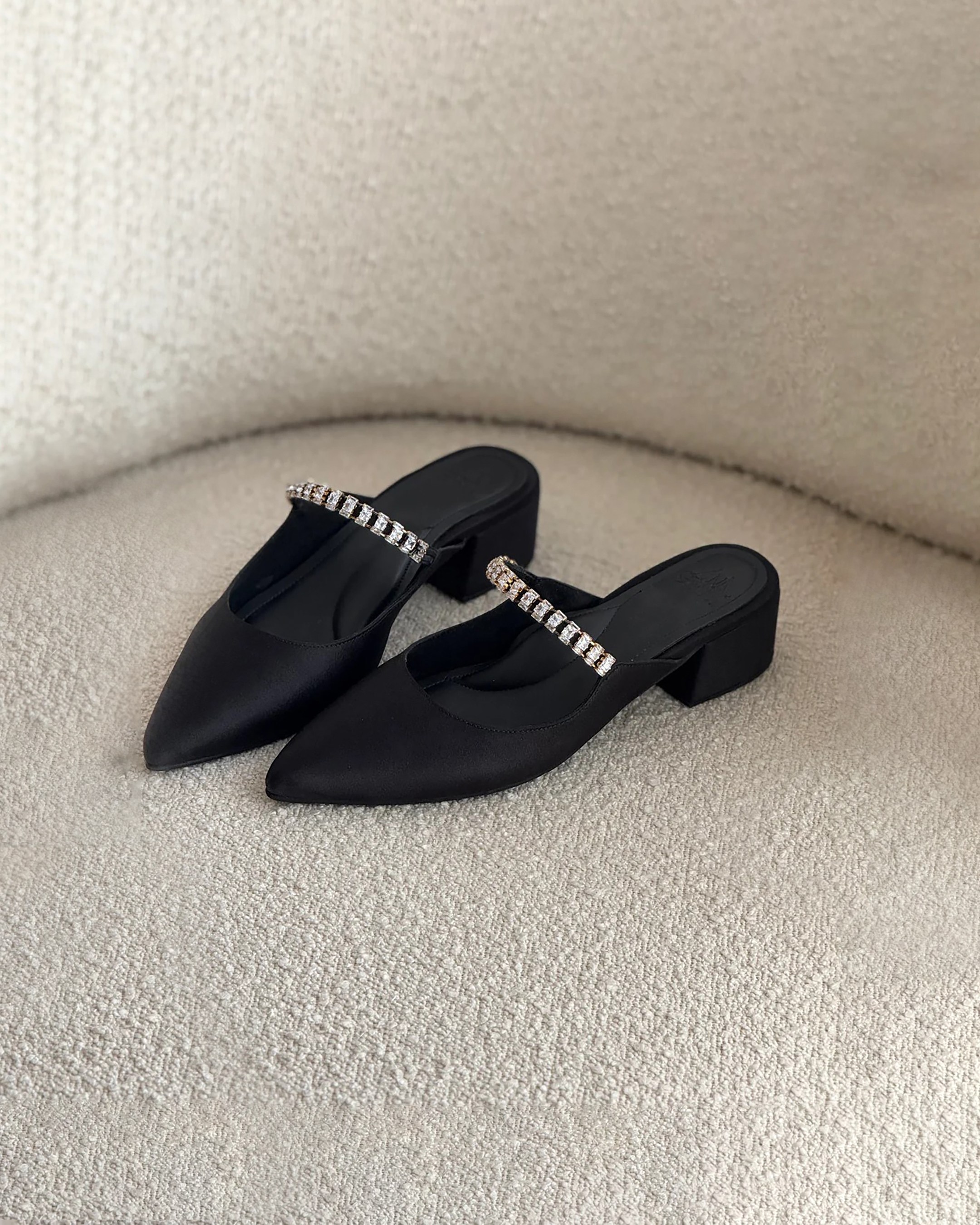 One in A Million Pointed Pumps