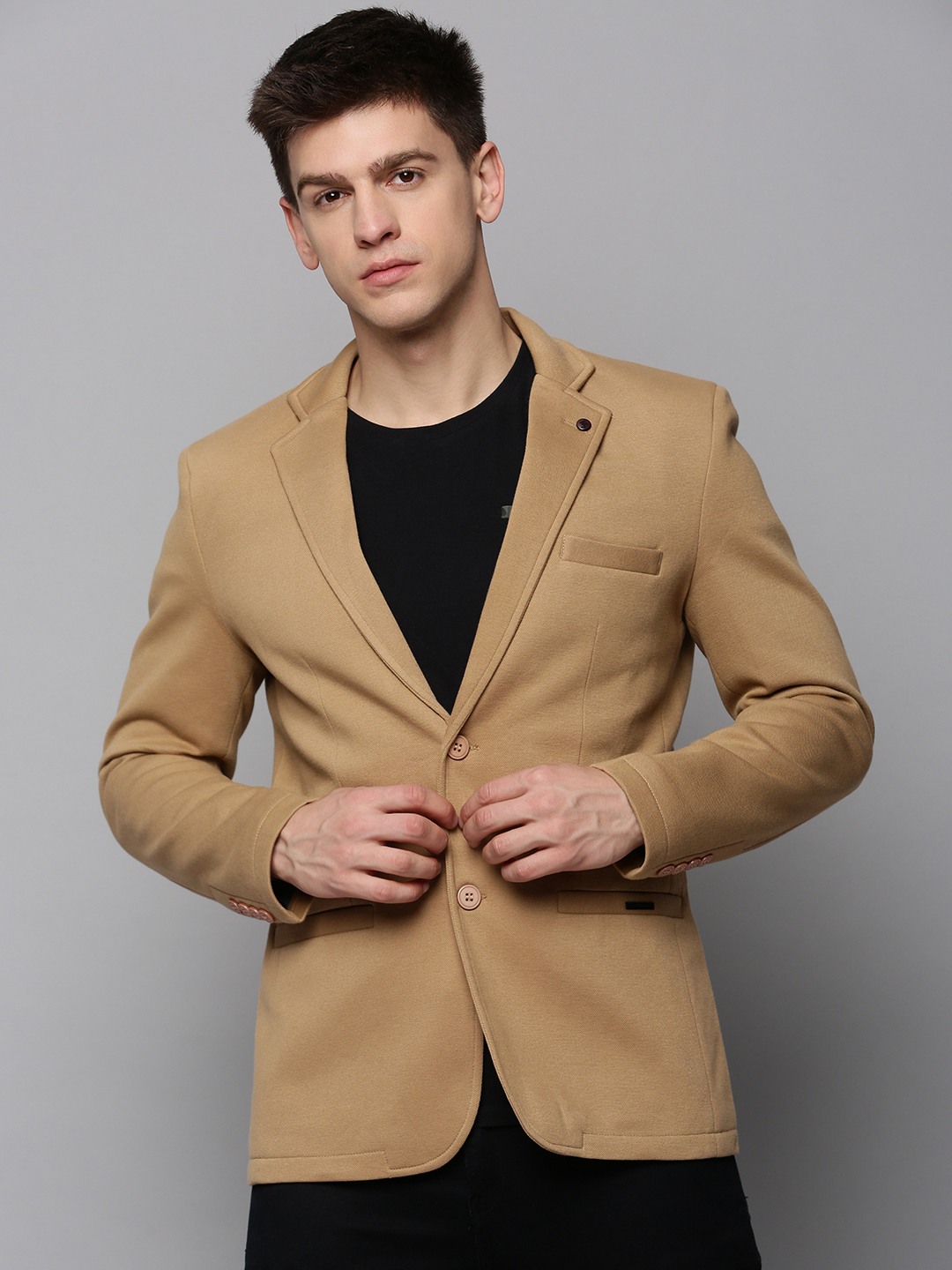 SHOWOFF Men s Notched Lapel Khaki Self Design Blazer
