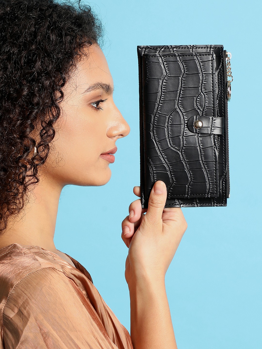 Haute Sauce By Campus Sutra  Women Black Textured Pu Two Fold Wallet