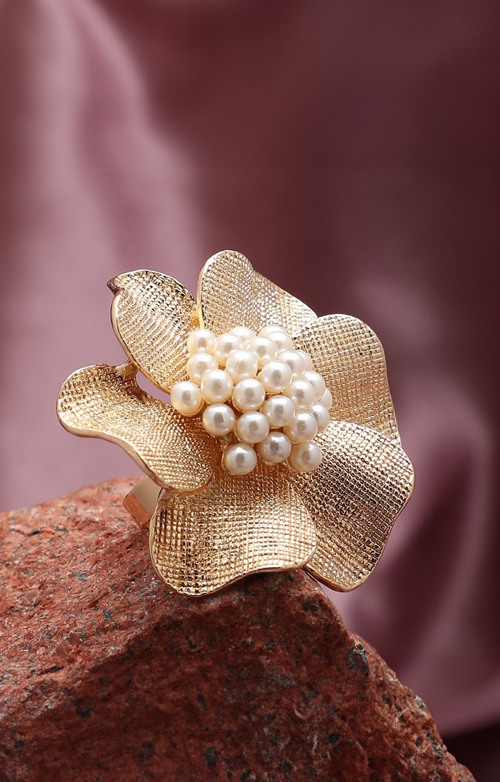 SOHI Women Gold-Plated & Beaded Finger Ring