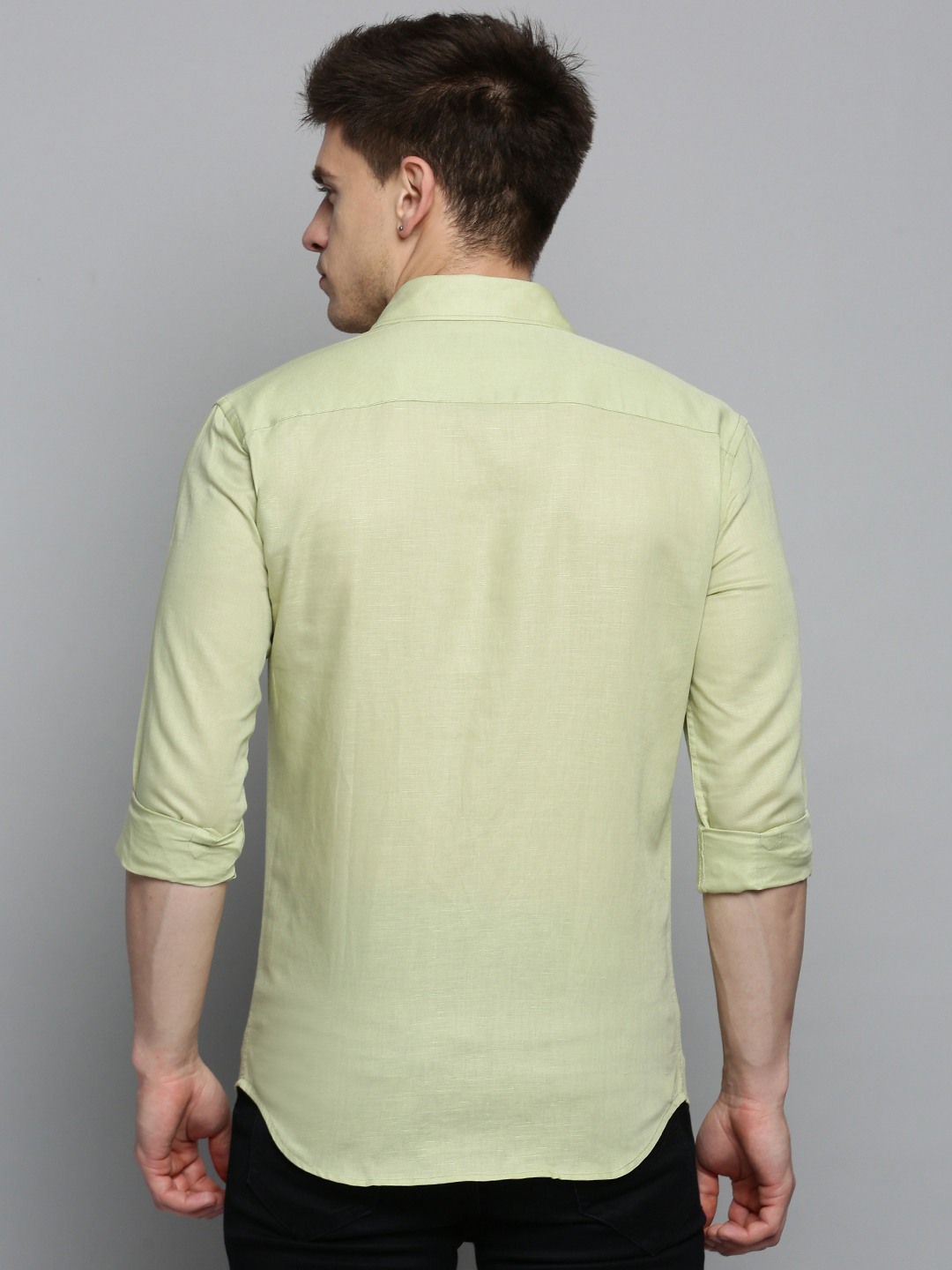 SHOWOFF Men Green Solid Spread Collar Full Sleeves Casual Shirt