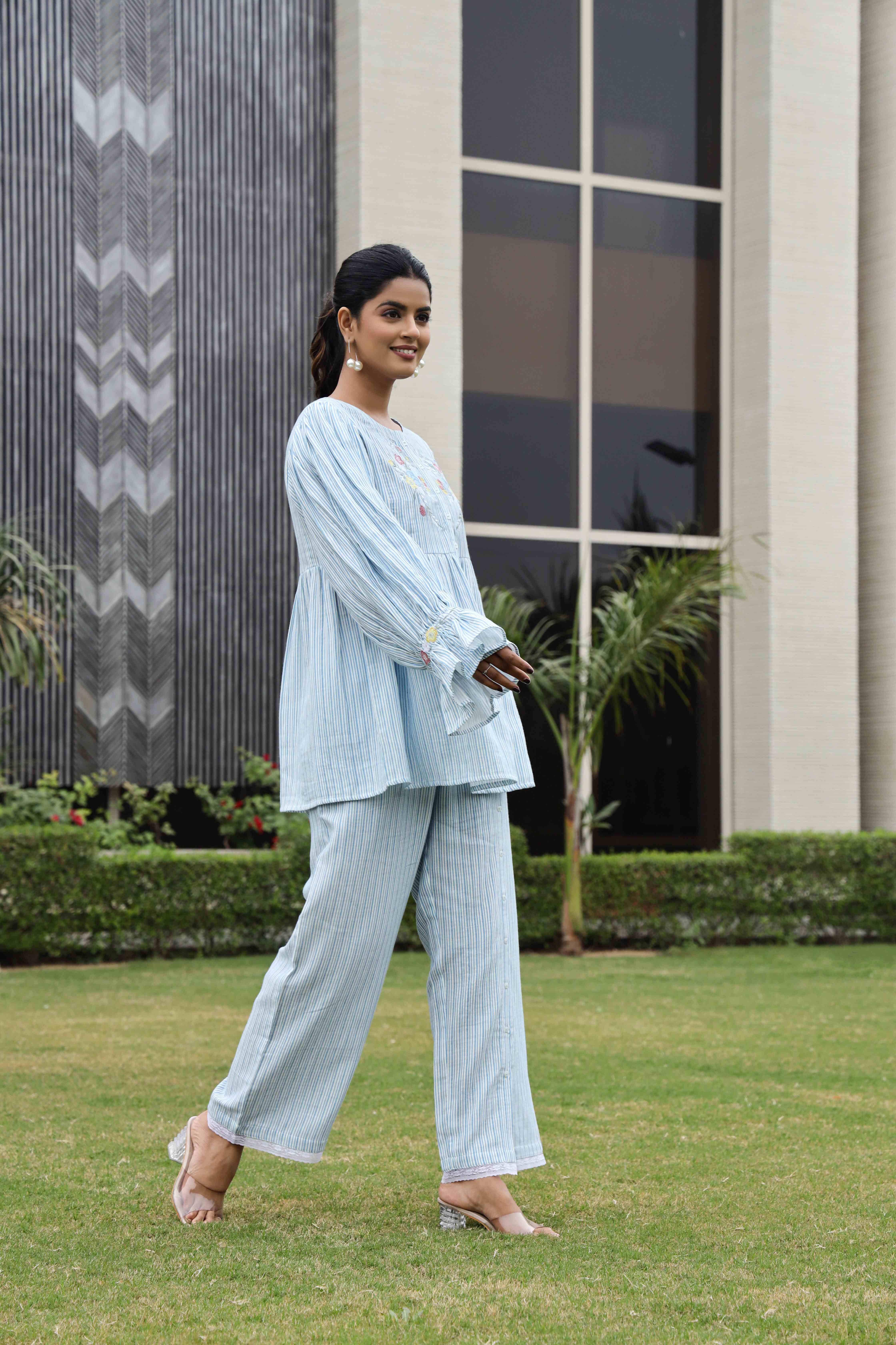 WOMEN'S EMBROIDERED WHITE & BLUE YARN DYED CO-ORD SET
