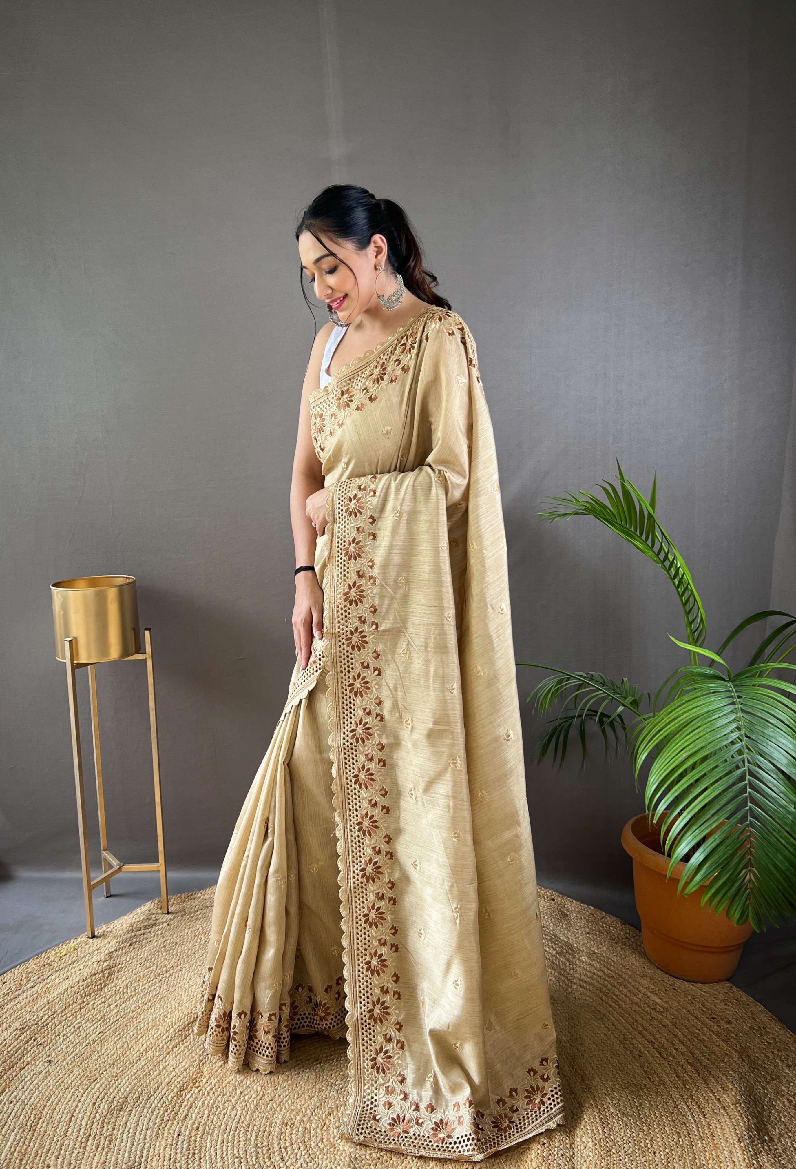 Women's Amaira Cream Matka Silk Saree