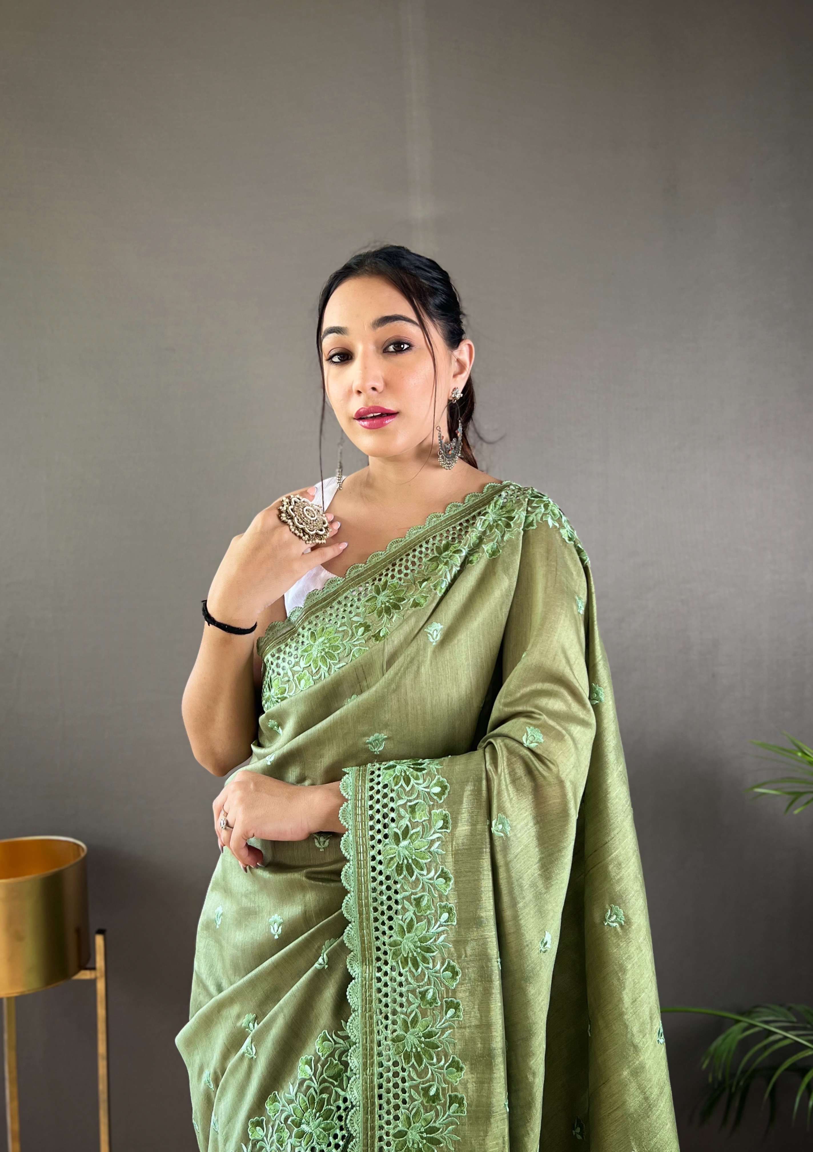Women's Amaira Mehandi Matka Silk Saree