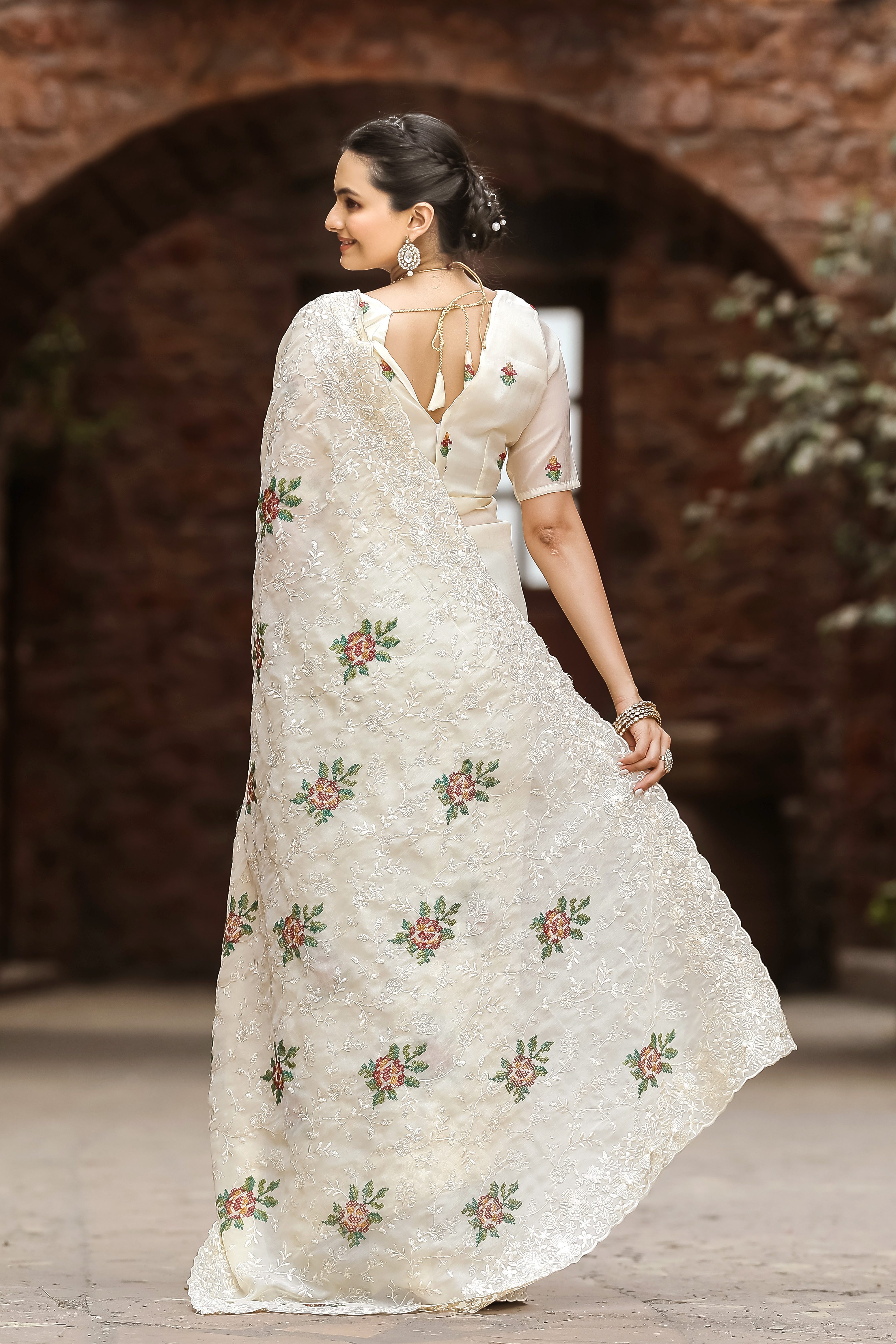 Women's Ankita Cream Chiffon  Saree