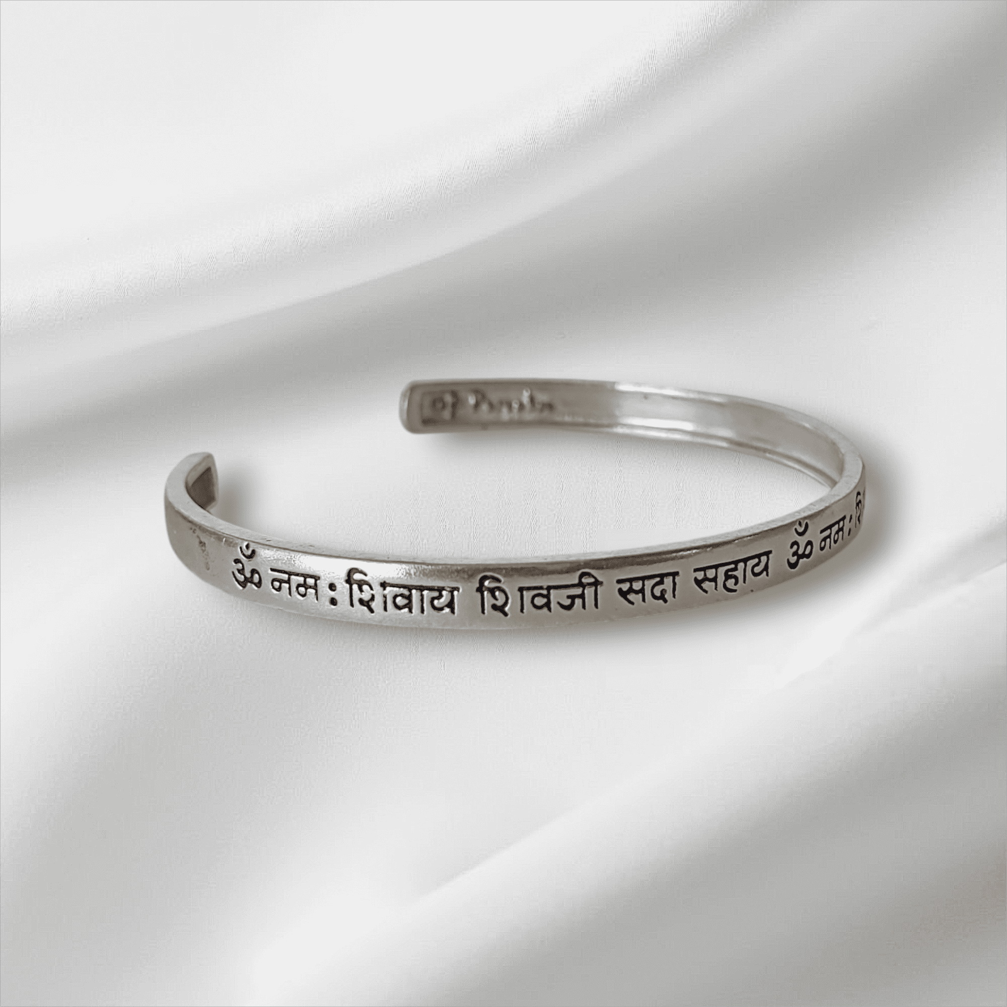 92.7 Silver Guruji Mantra bangle Female