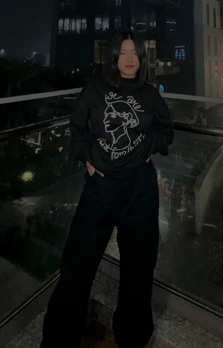 Baggy sweatshirt top