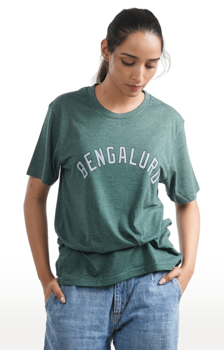 1947IND | Unisex Bengaluru Curvedtypo Tri-Blend T-Shirt in Bottle Green