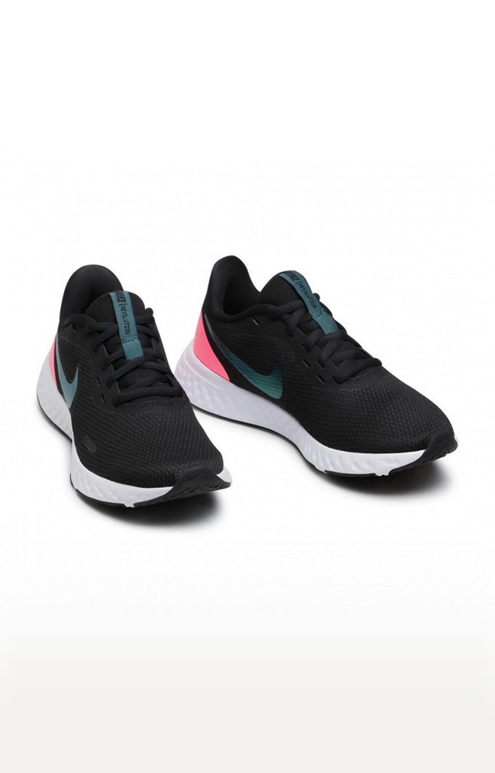 NIKE  Revolution 5 Running Shoes For Women  (Black)