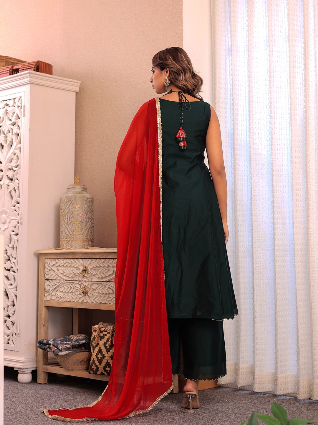 WOMEN BOTTEL GREEN KURTA SET WITH RED DUPATTA
