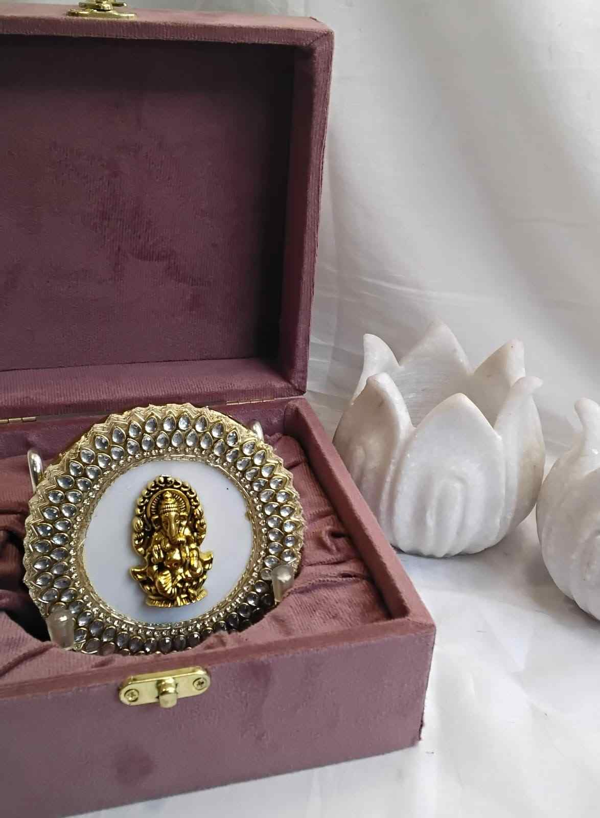Ganesha with Kundan work