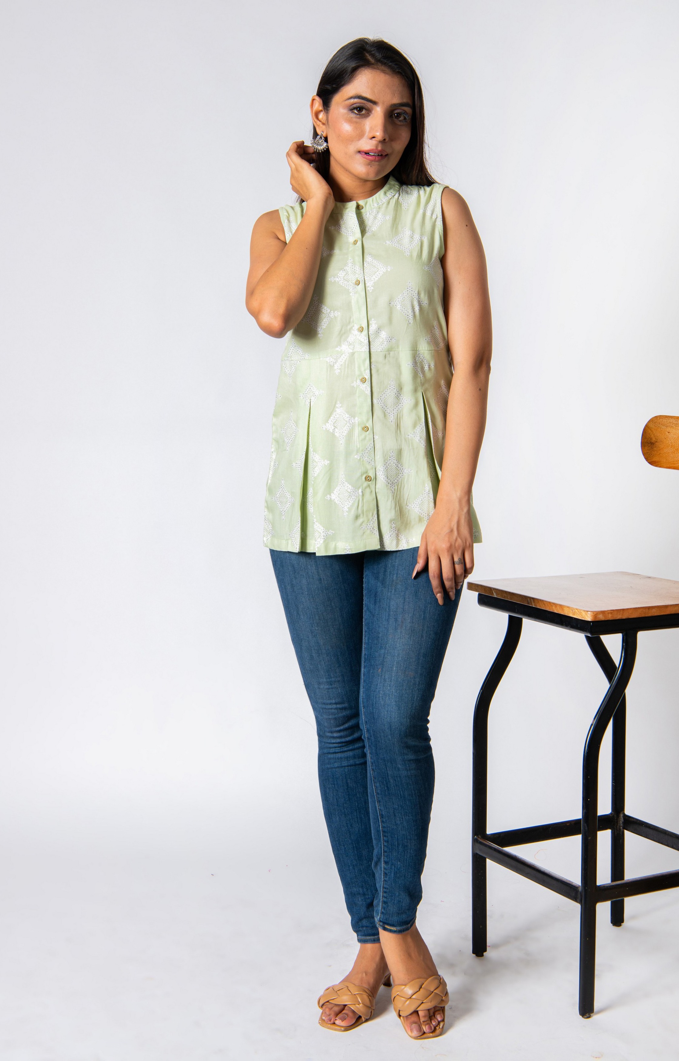 SLEEVELESS PRINT TOP