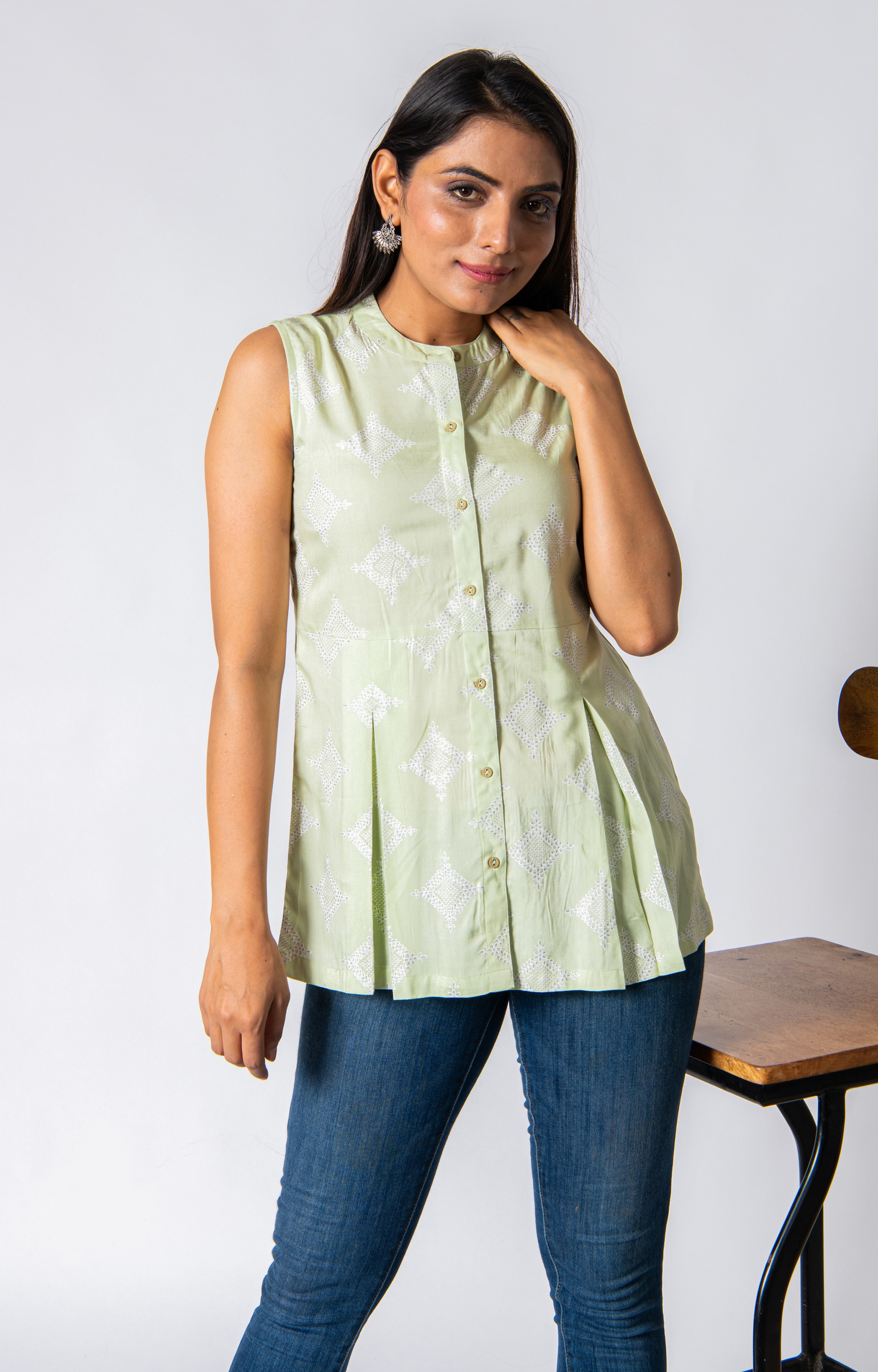 SLEEVELESS PRINT TOP