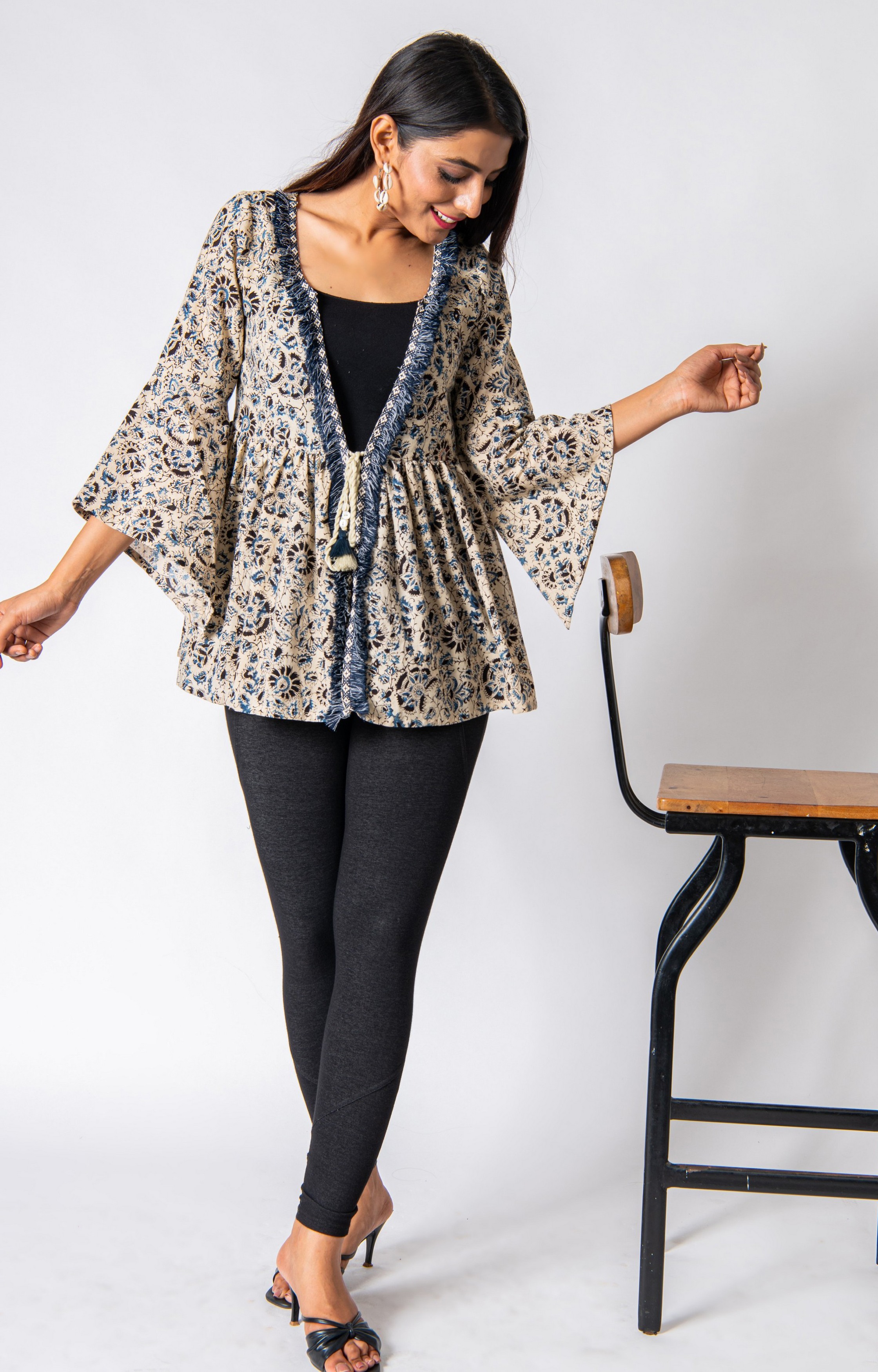 BEIGE PRINTED SHRUG