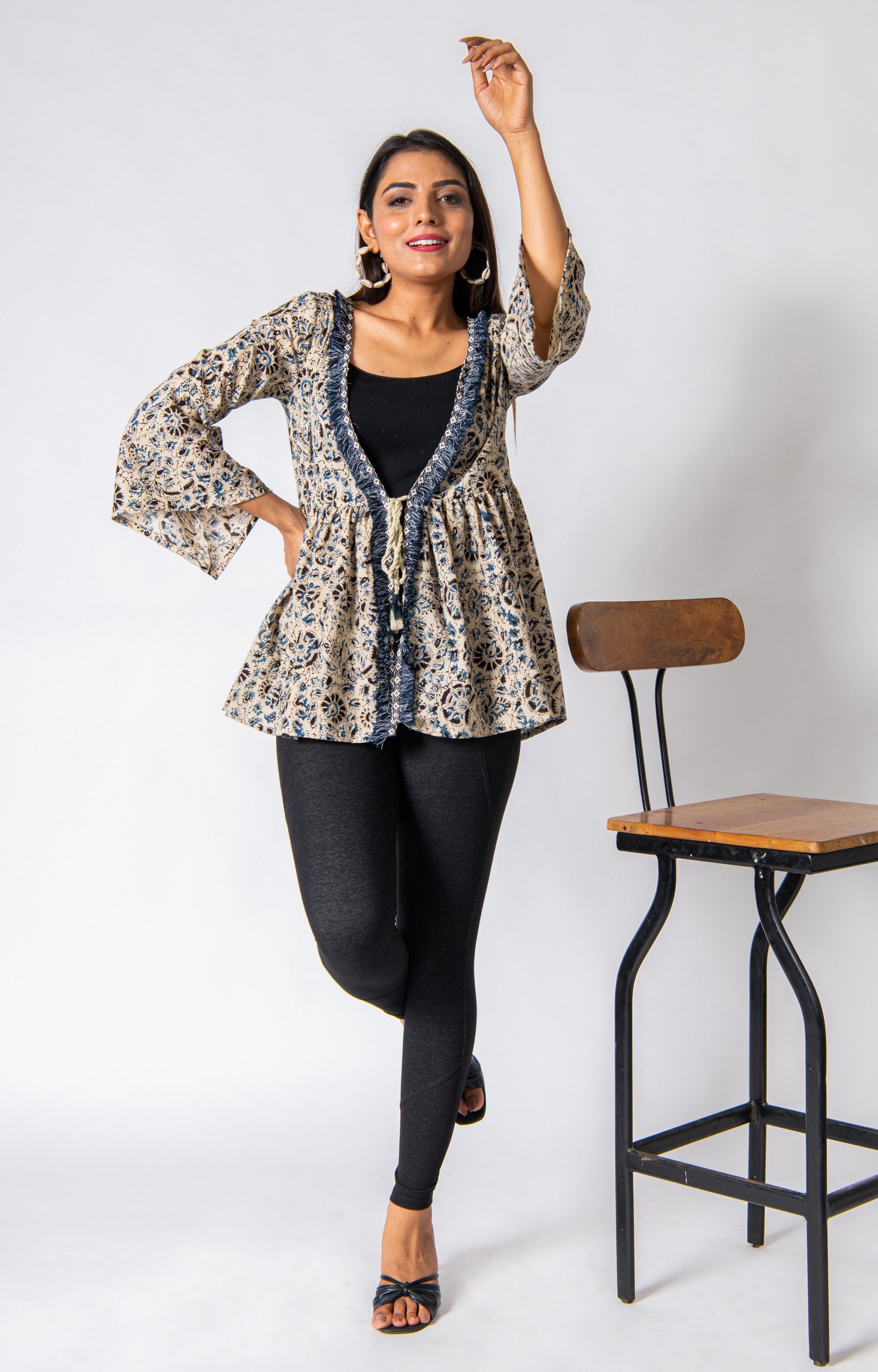 BEIGE PRINTED SHRUG