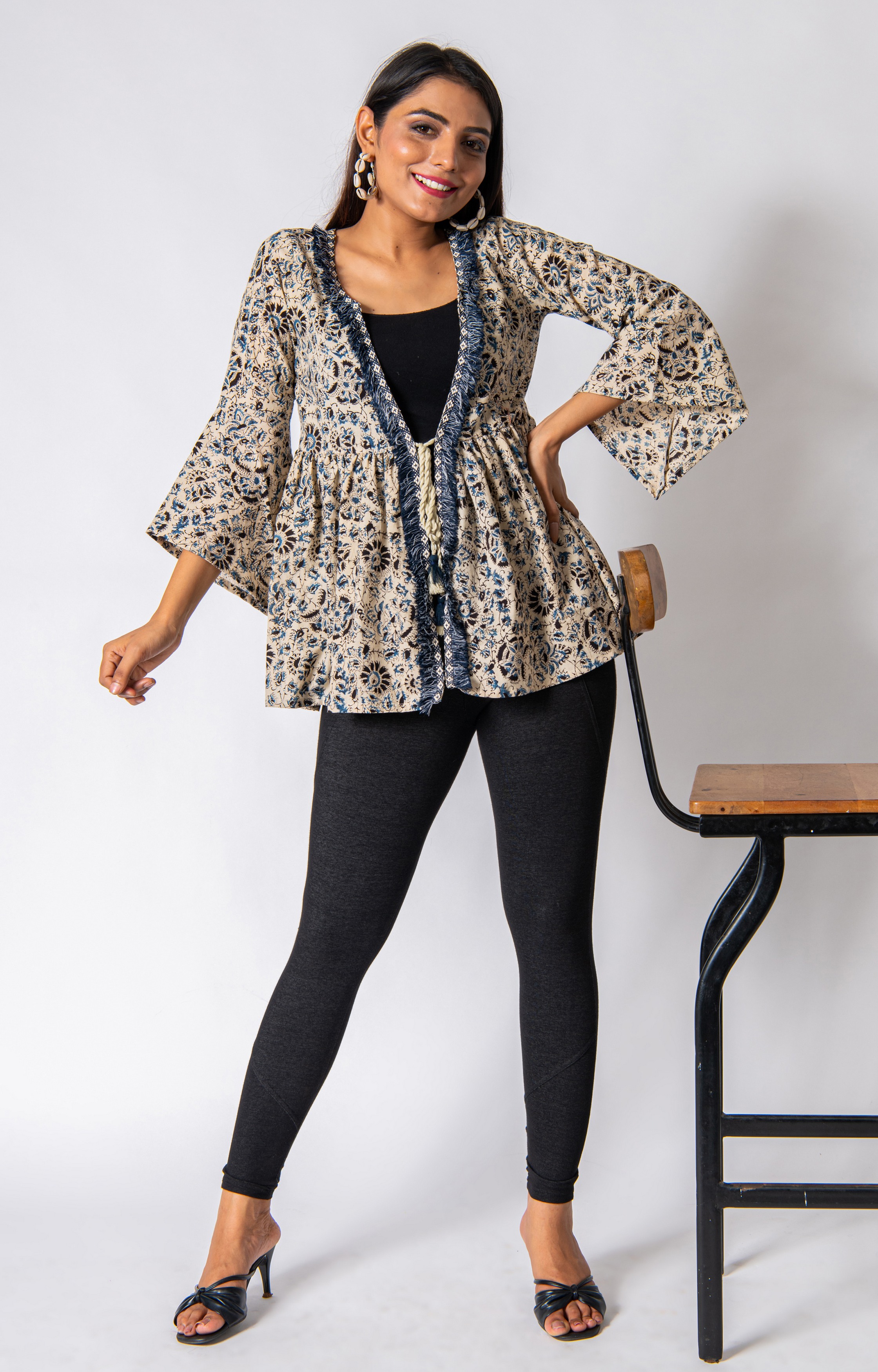 BEIGE PRINTED SHRUG