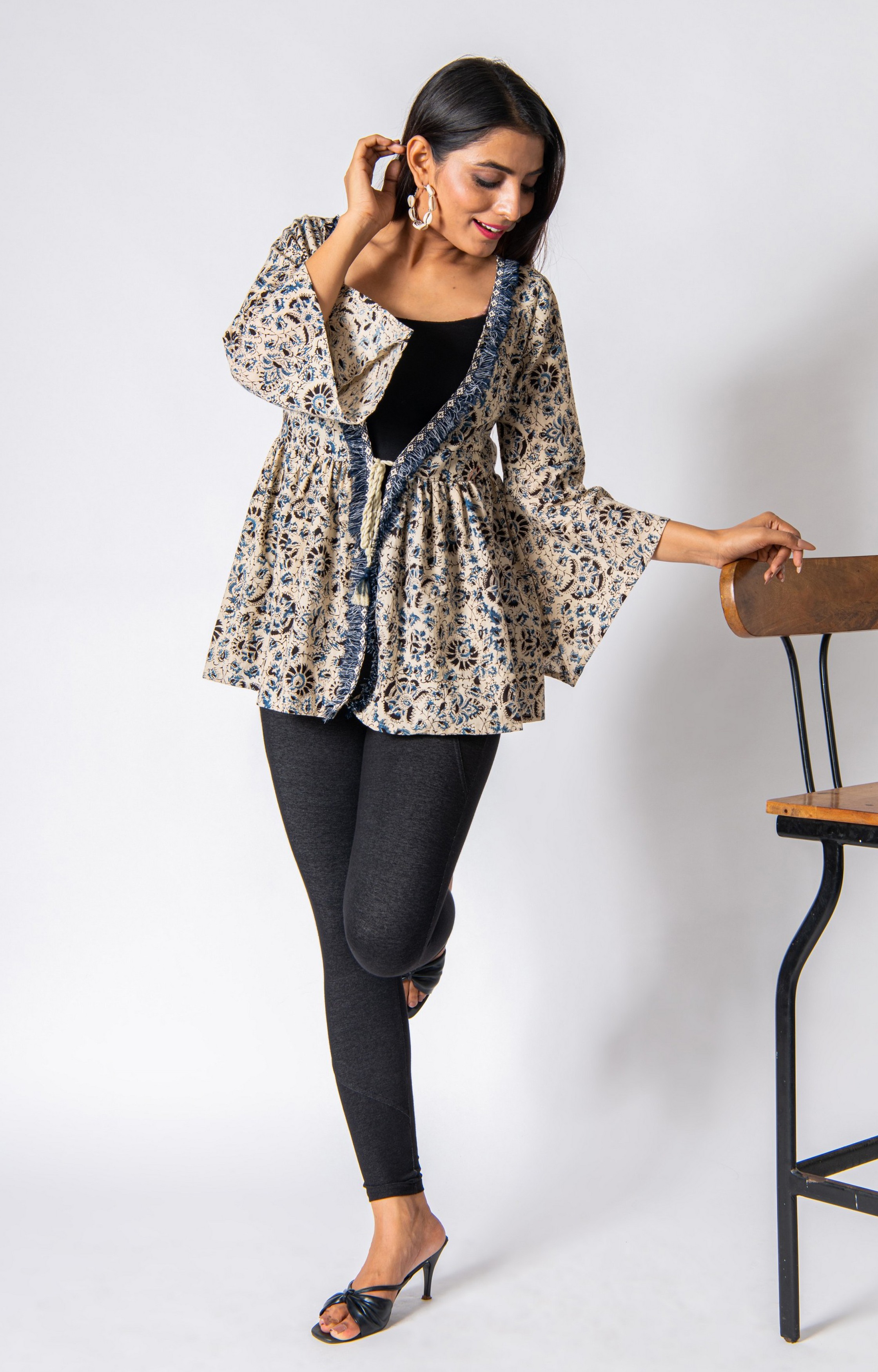 BEIGE PRINTED SHRUG