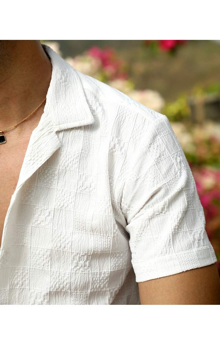 Men's White Solid Casual Shirts