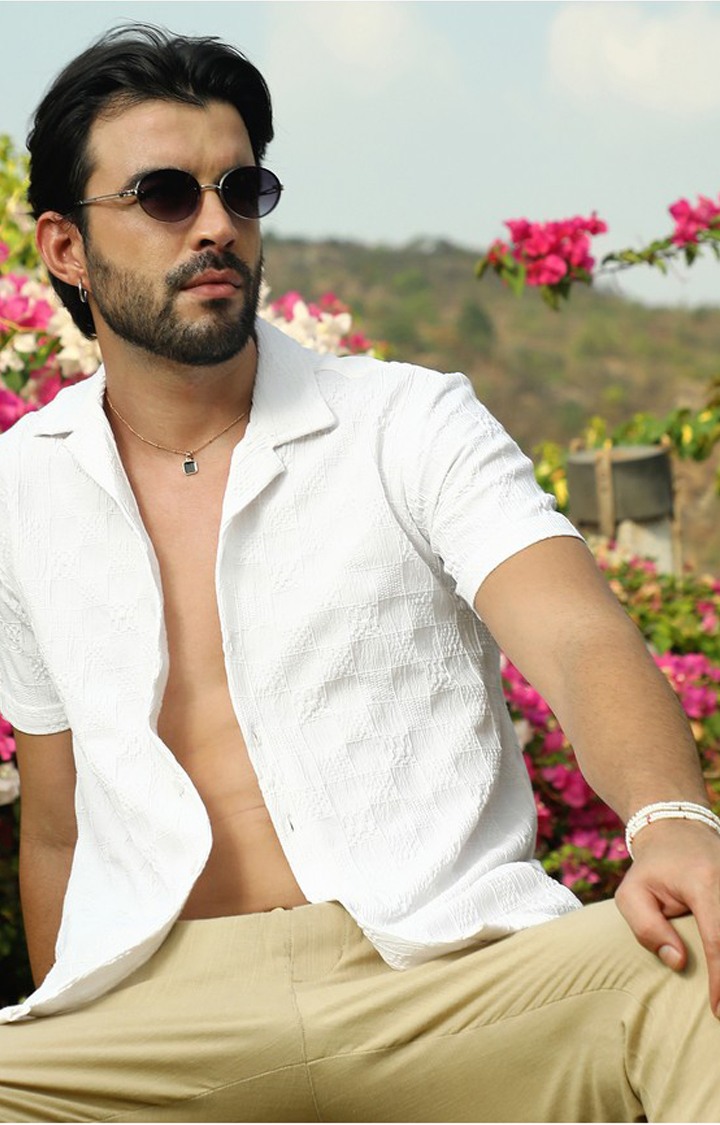 Men's White Solid Casual Shirts