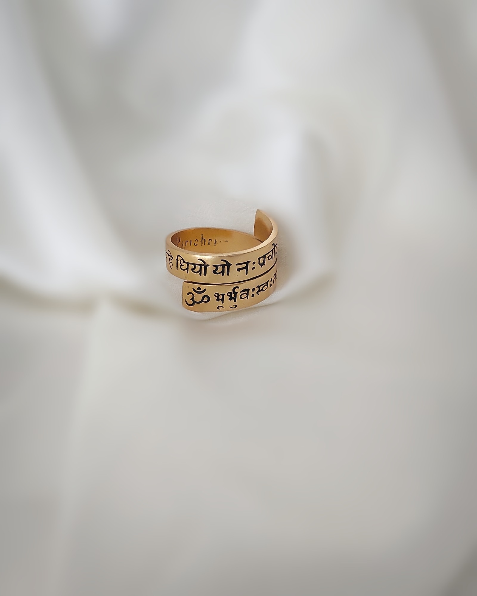mantra ring band